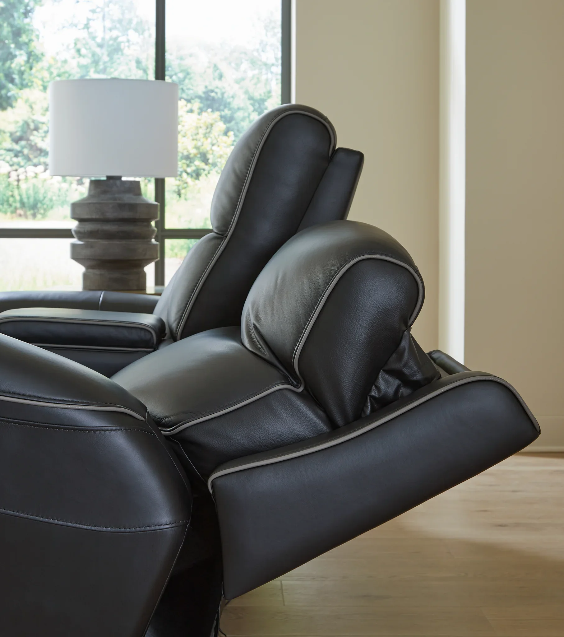 5Z-Comfort - Relaxation - Onyx - Power Recline Loveseat / Console / Adjustable Headrest - Image 7