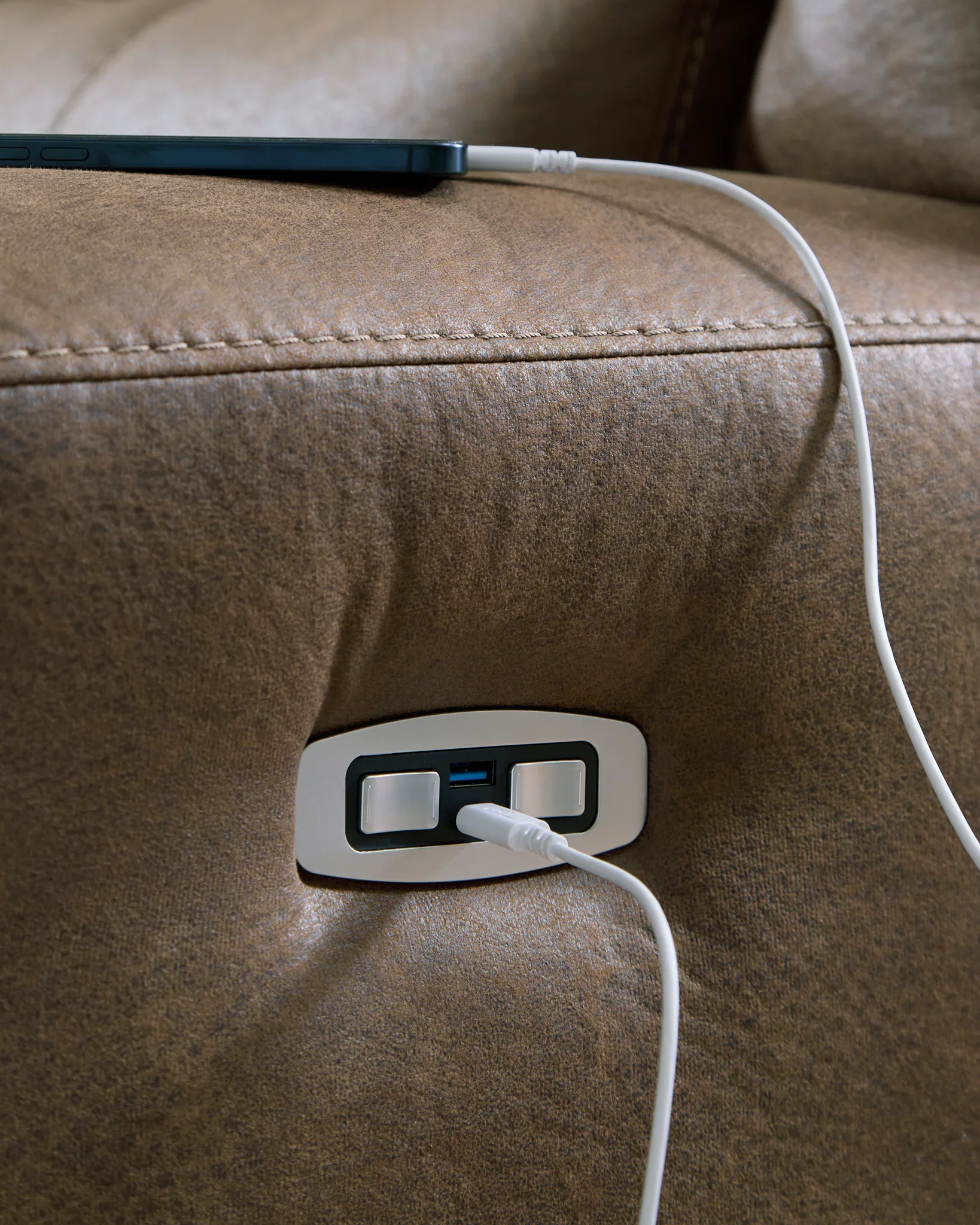 Beckley Place - Earth - 2 Seat Power Reclining Sofa With Adjustable Headrest - Image 10