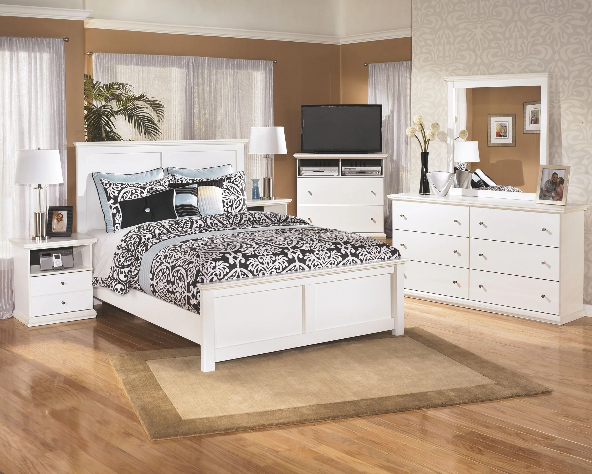 Bostwick - White - Six Drawer Dresser - Image 5