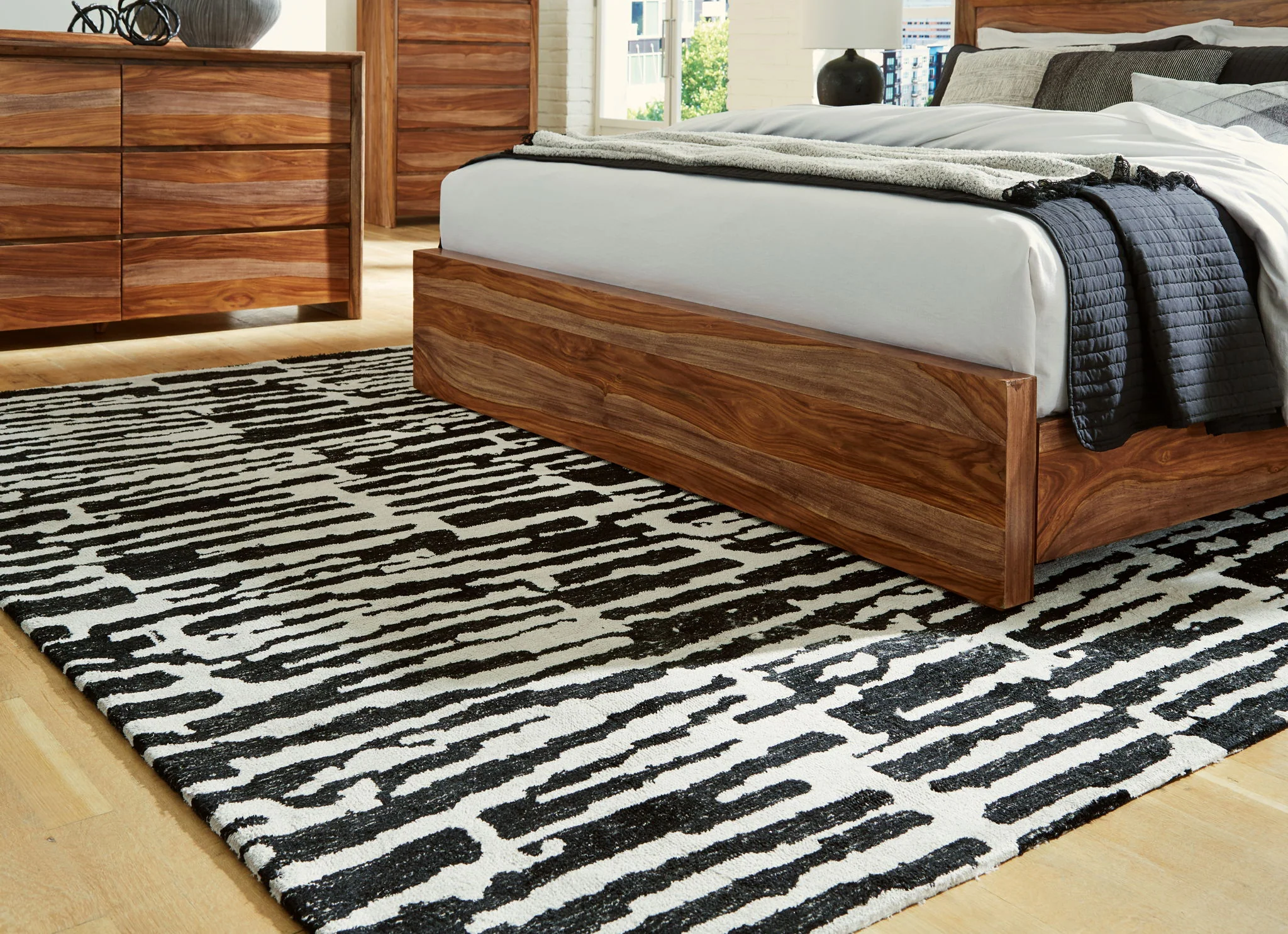 Bramshaw - Black / Ivory - Large Rug - 8' x 10' - Image 2