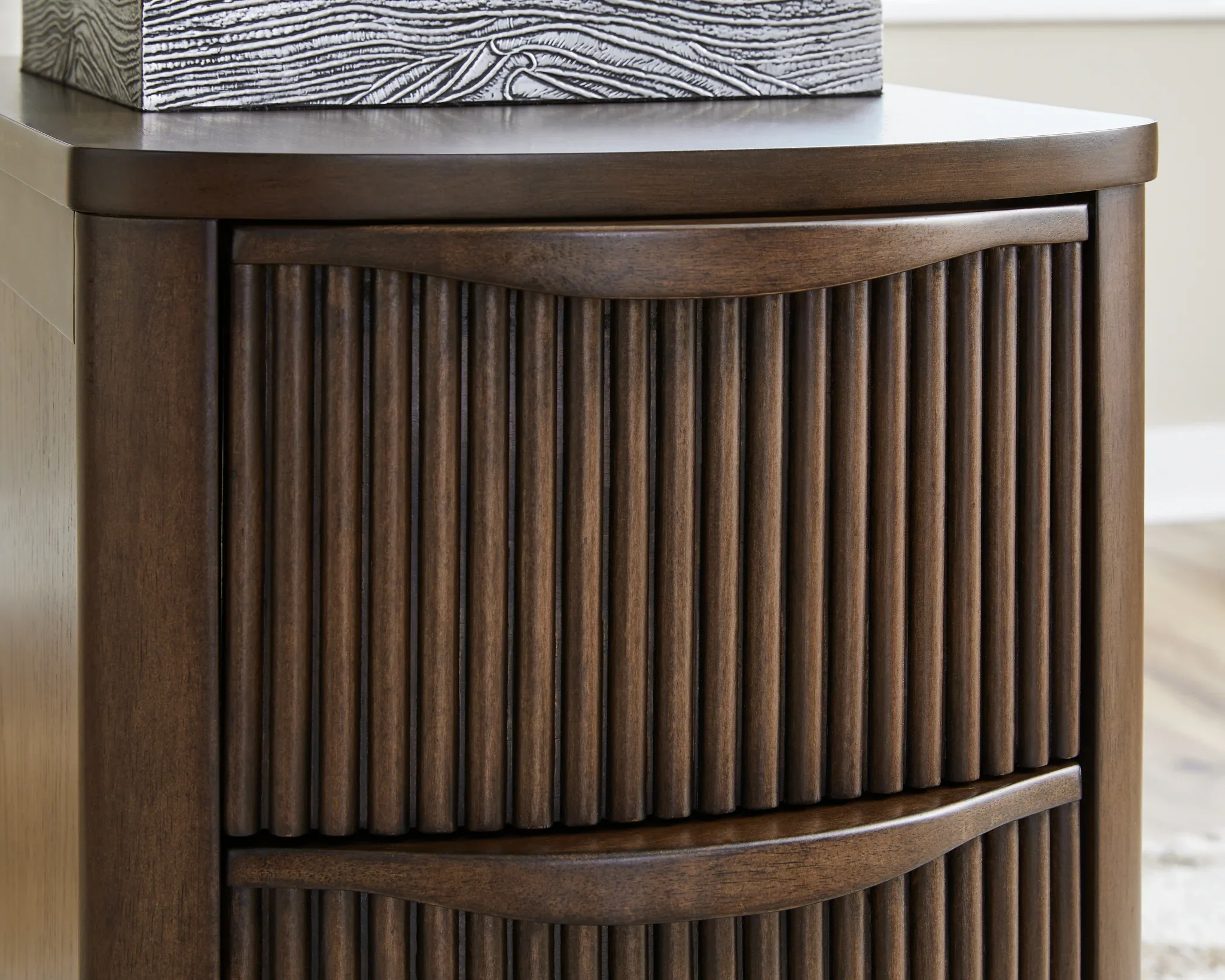 Camdill - Dark Brown - Chair Side End Table - Image 7