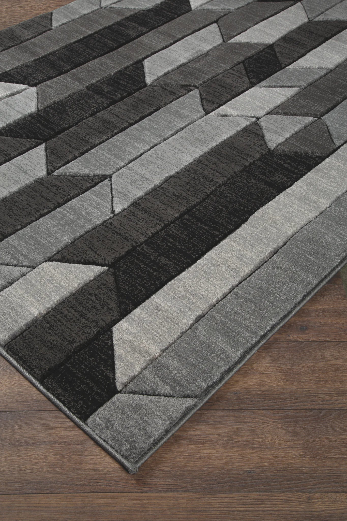 Chayse - Black / Gray - Medium Rug - 5' x 7' - Image 3