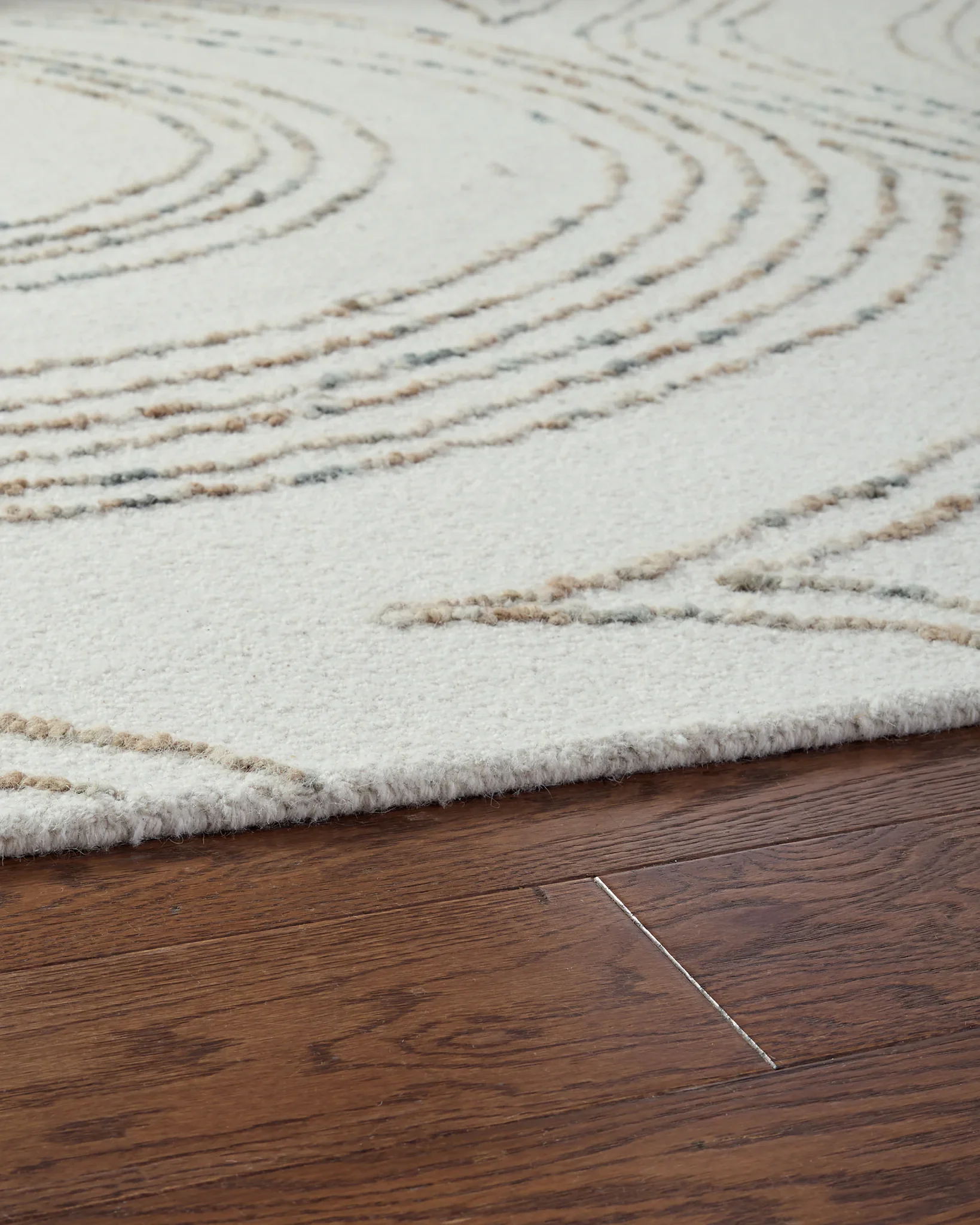 Deenbury - Ivory / Green / Brown - Large Rug - 8' x 10' - Image 3