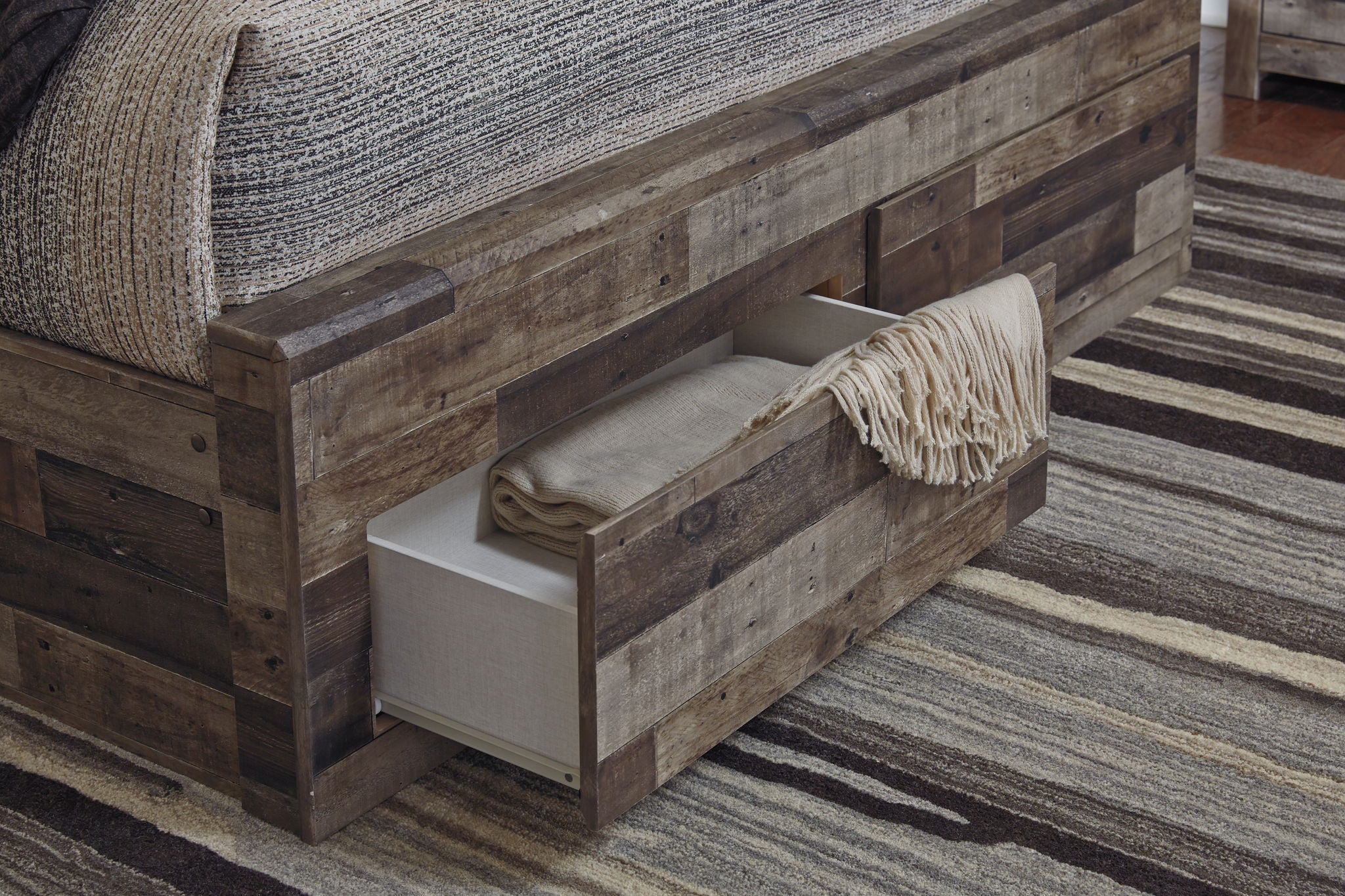Derekson - Multi Gray - Queen Panel Bed With 4 Storage Drawers - Image 4