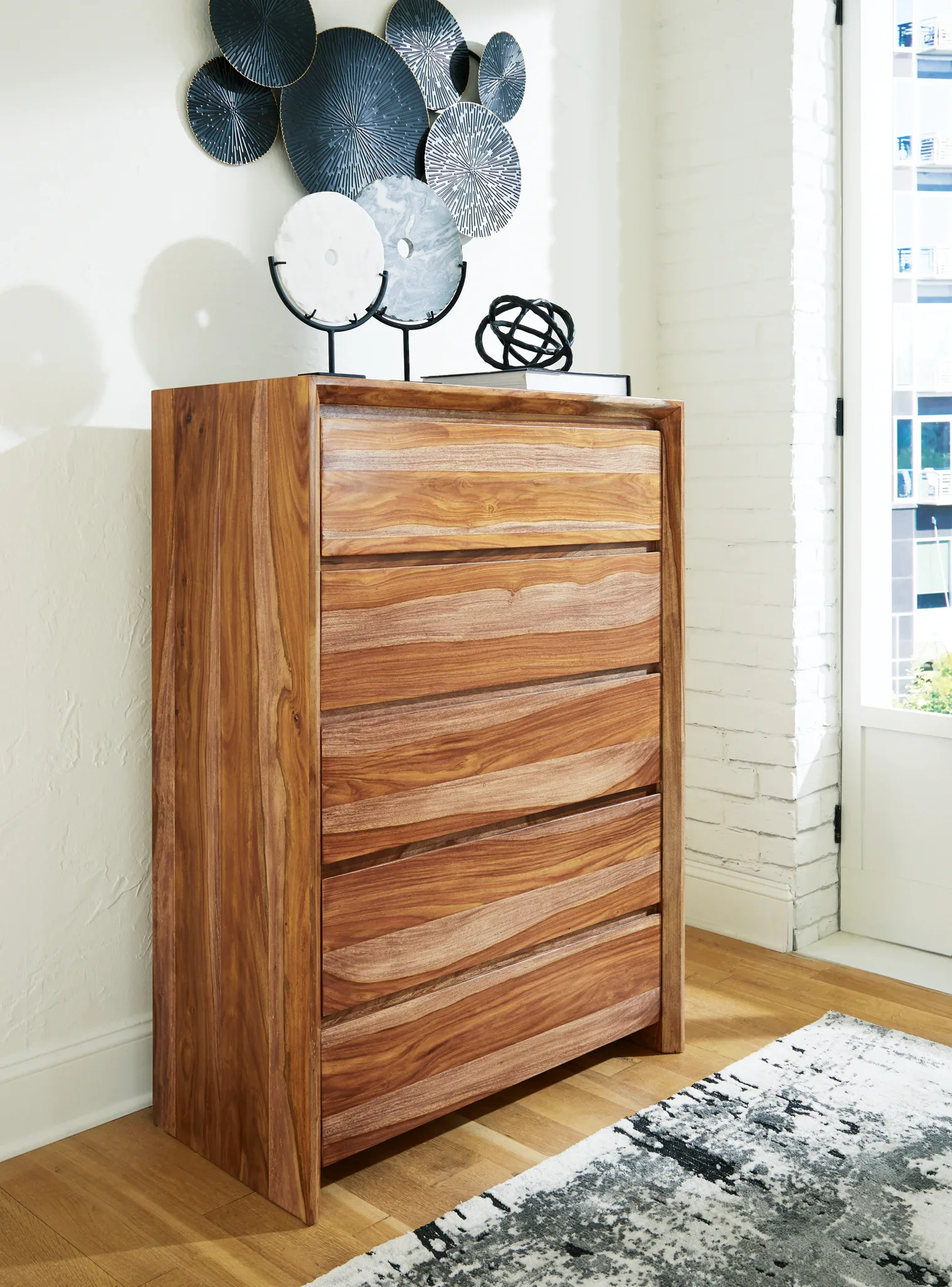 Dressonni - Brown - Five Drawer Chest - Image 2