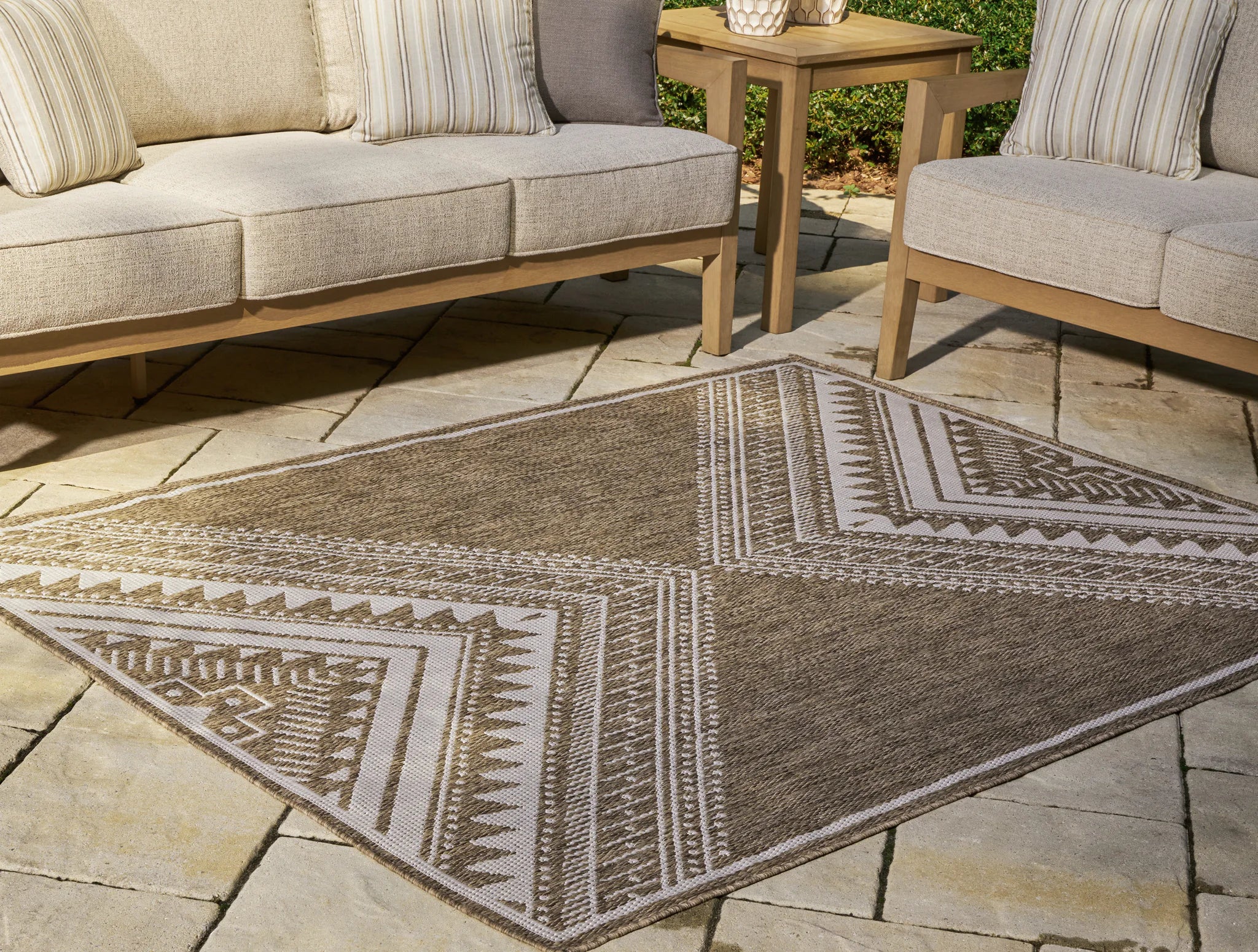 Dunsler - Brown / Cream - Medium Rug - 5' x 7' - Image 2