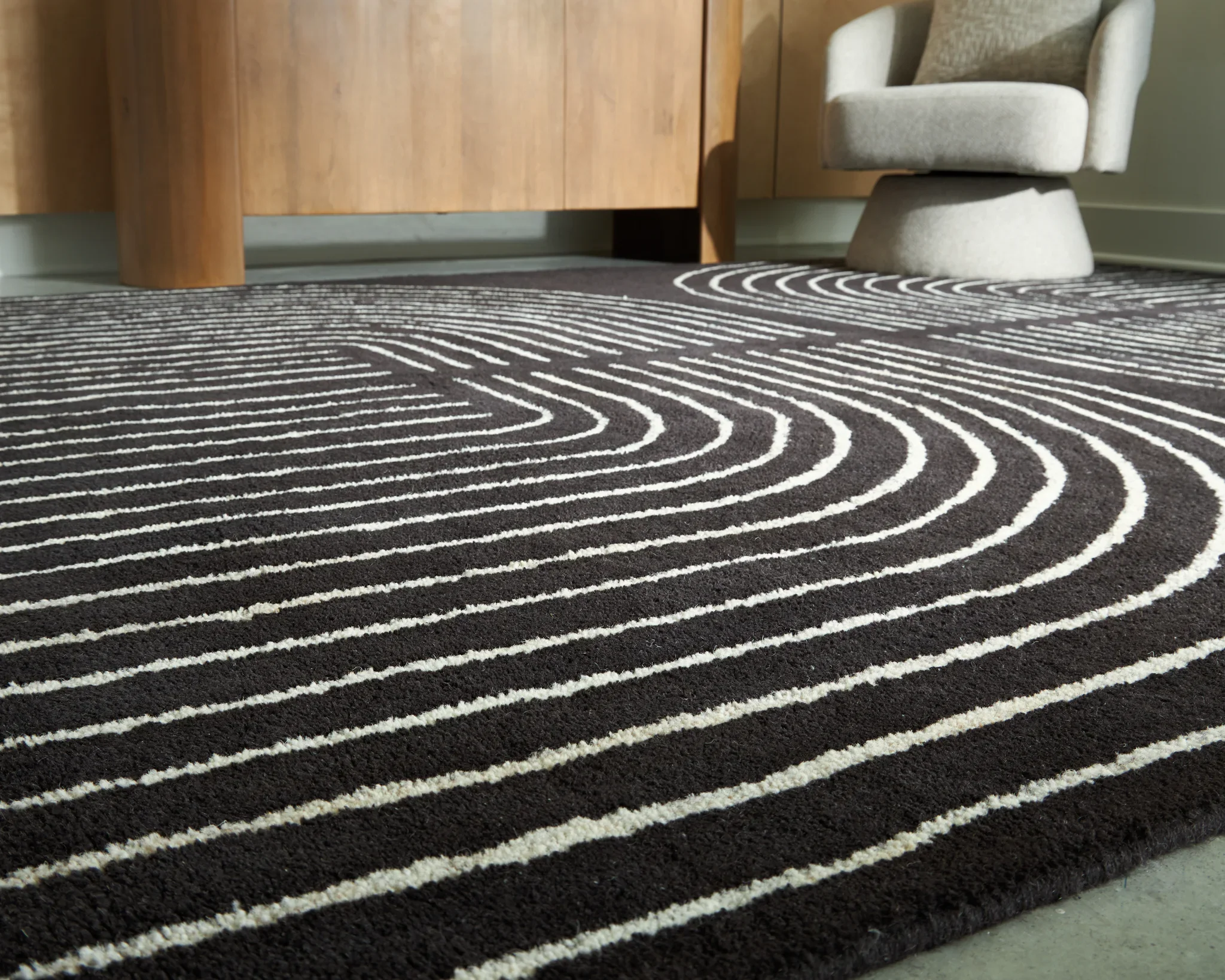 Eldonmore - Black / Ivory - Medium Rug - 5' x 7' - Image 3