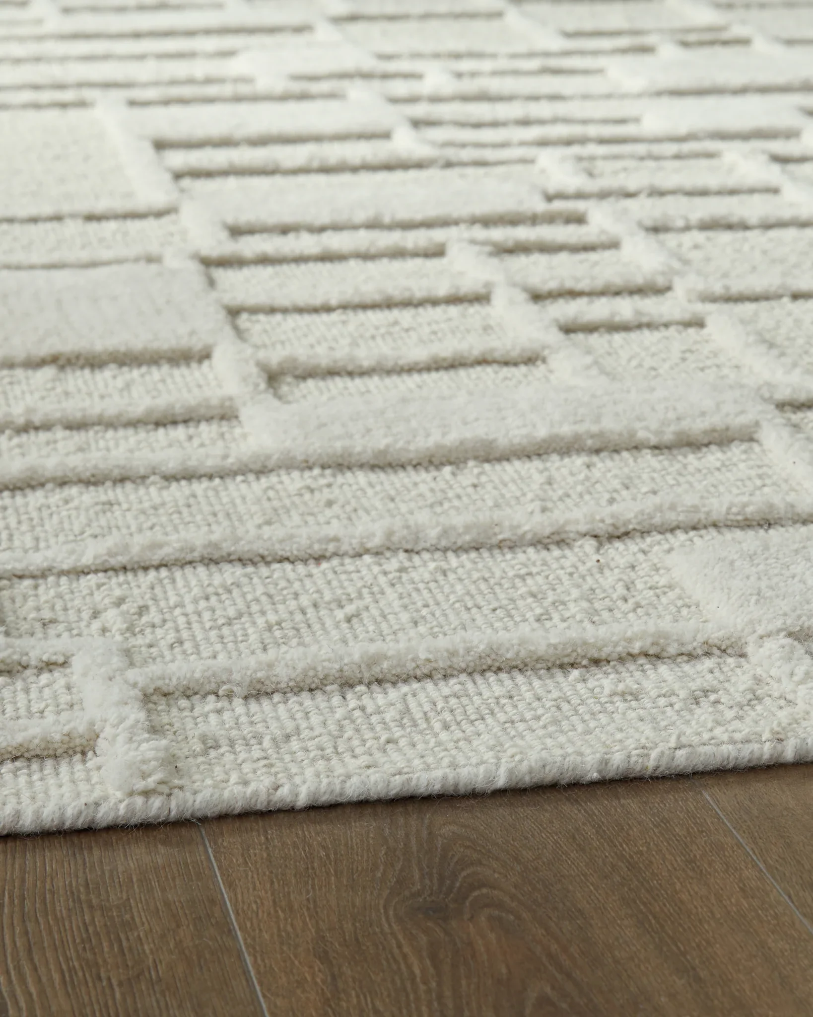 Empriss - Ivory - Large Rug - 8' x 10' - Image 3