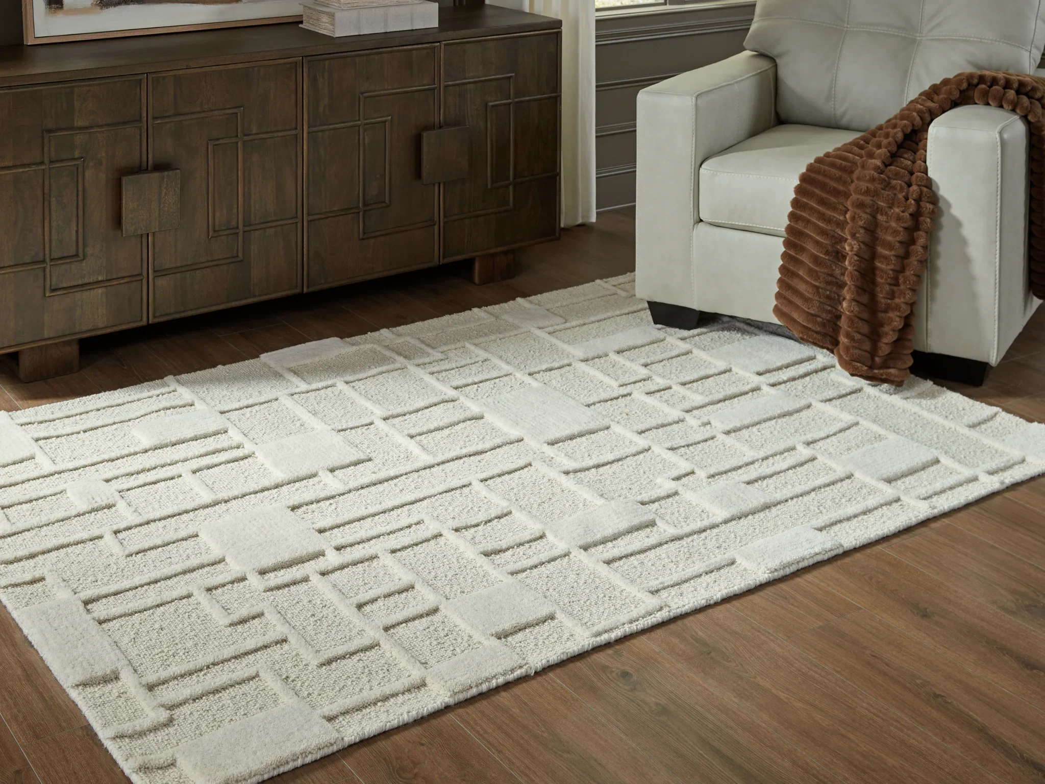 Empriss - Ivory - Medium Rug - 5' x 7' - Image 2