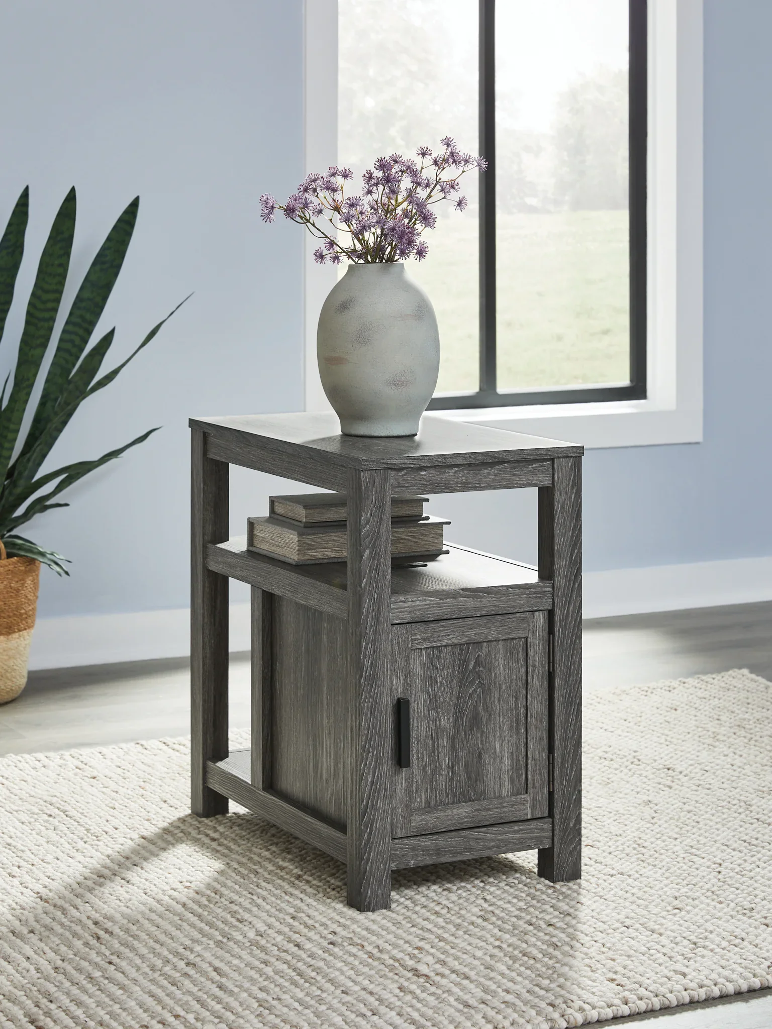 Fendenmore - Two-tone - Chair Side End Table - Image 2