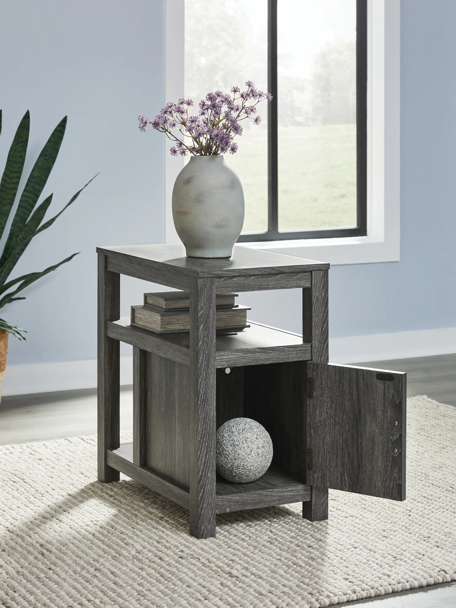 Fendenmore - Two-tone - Chair Side End Table - Image 7