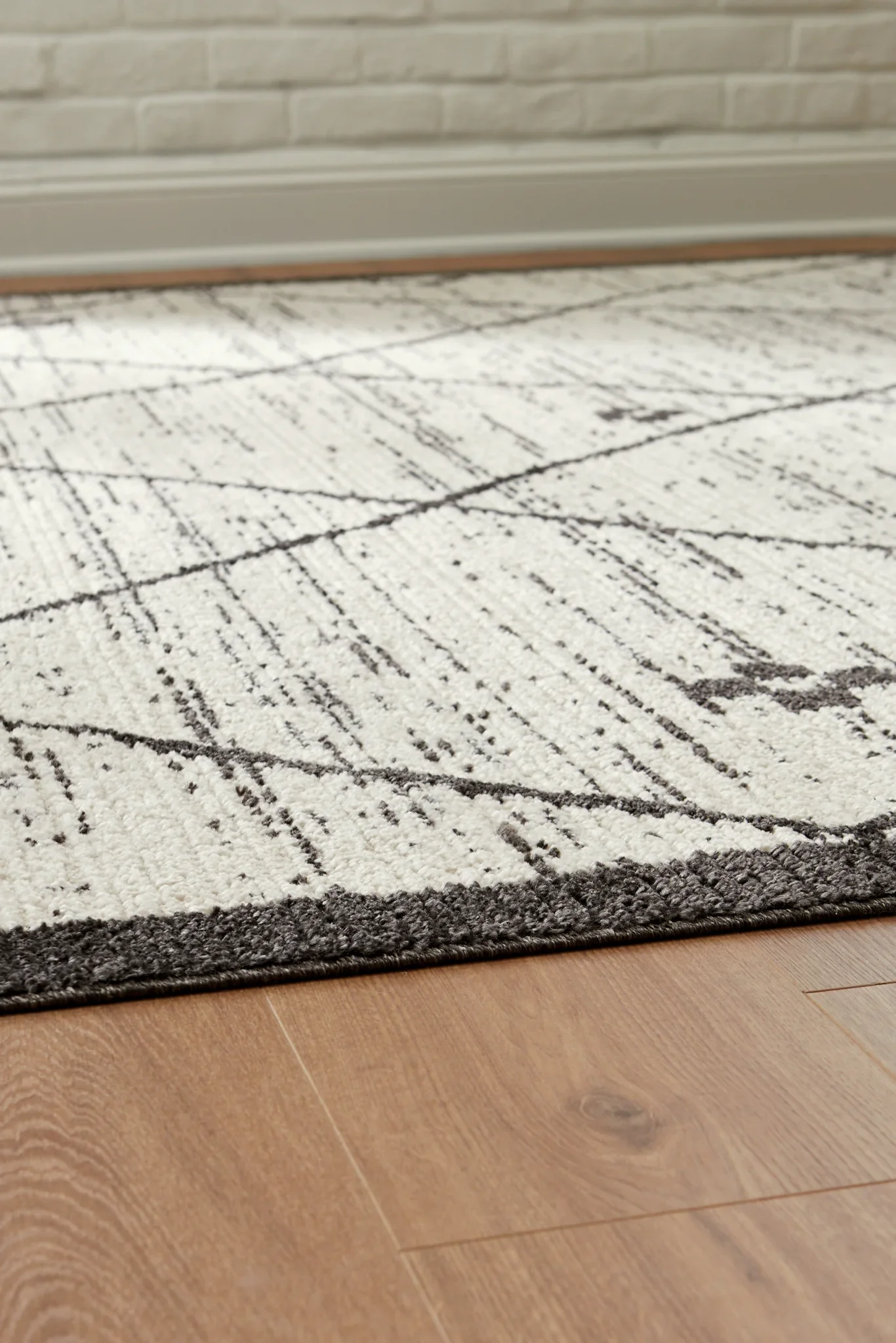 Fenriston - 8' x 10' Rug - Cream / Black - Image 3