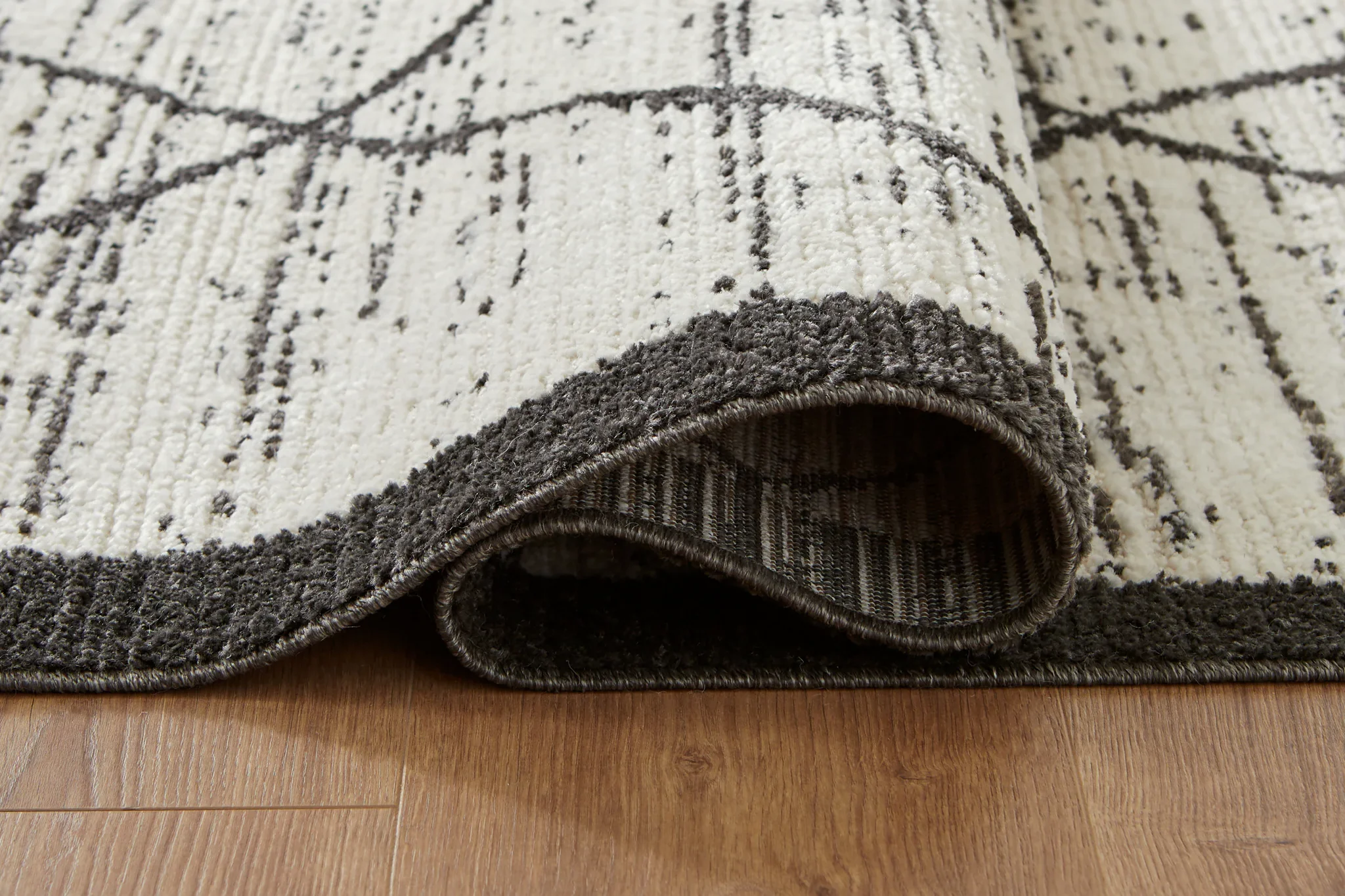 Fenriston - 8' x 10' Rug - Cream / Black - Image 4