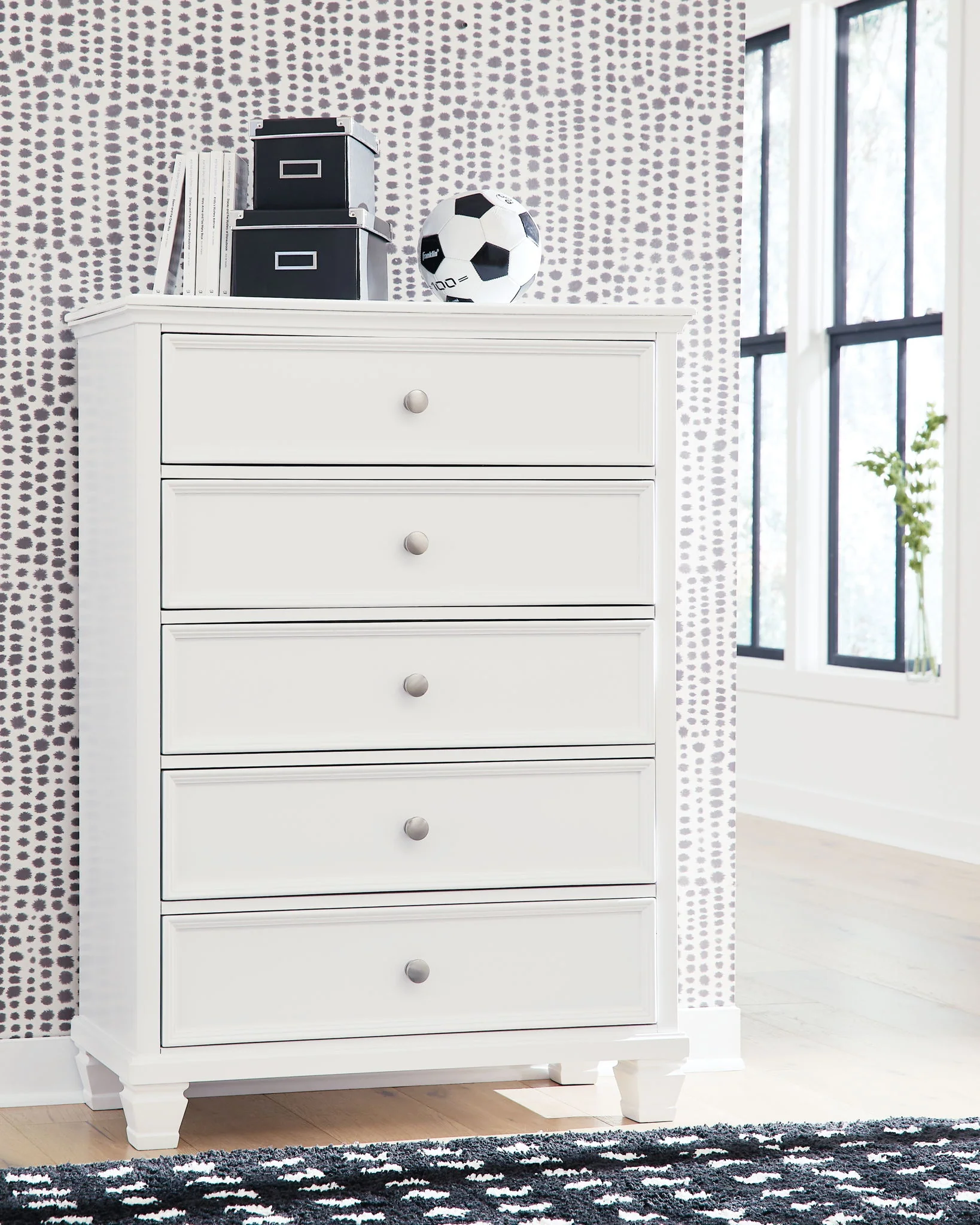 Fortman - White - Five Drawer Chest - Image 7