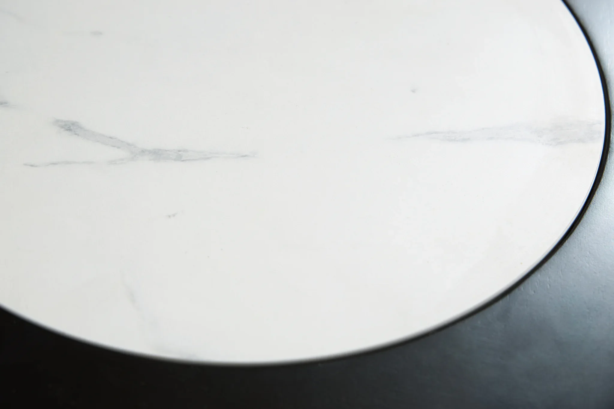 Grayman - Round End Table - Black - Image 3