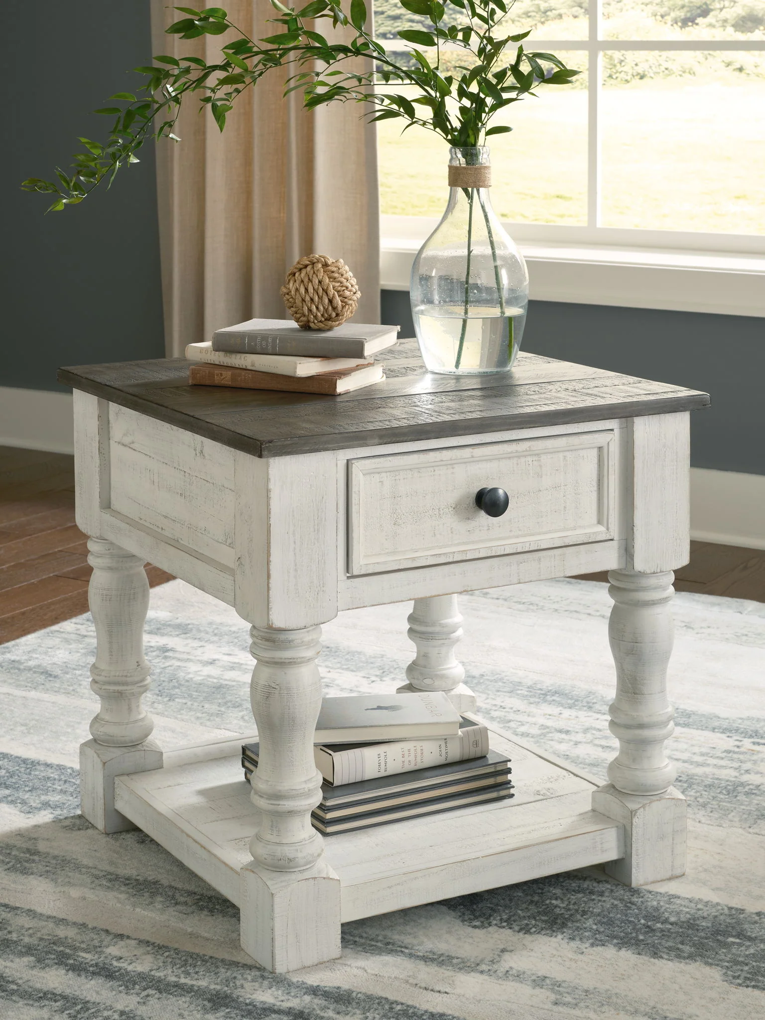 Havalance - White / Gray - Square End Table - Image 2