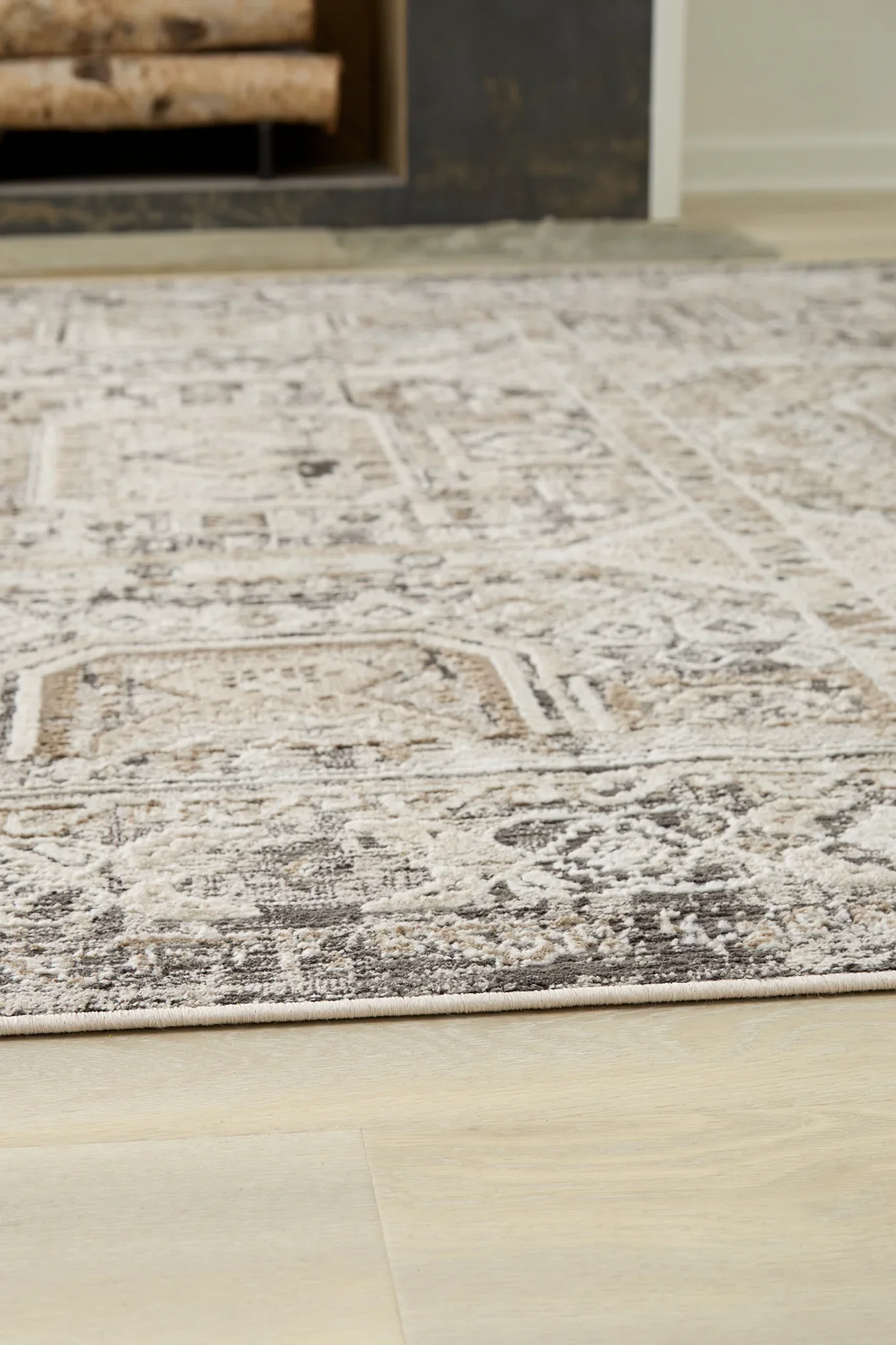 Junley - 5' x 7' Rug - Multi - Image 3