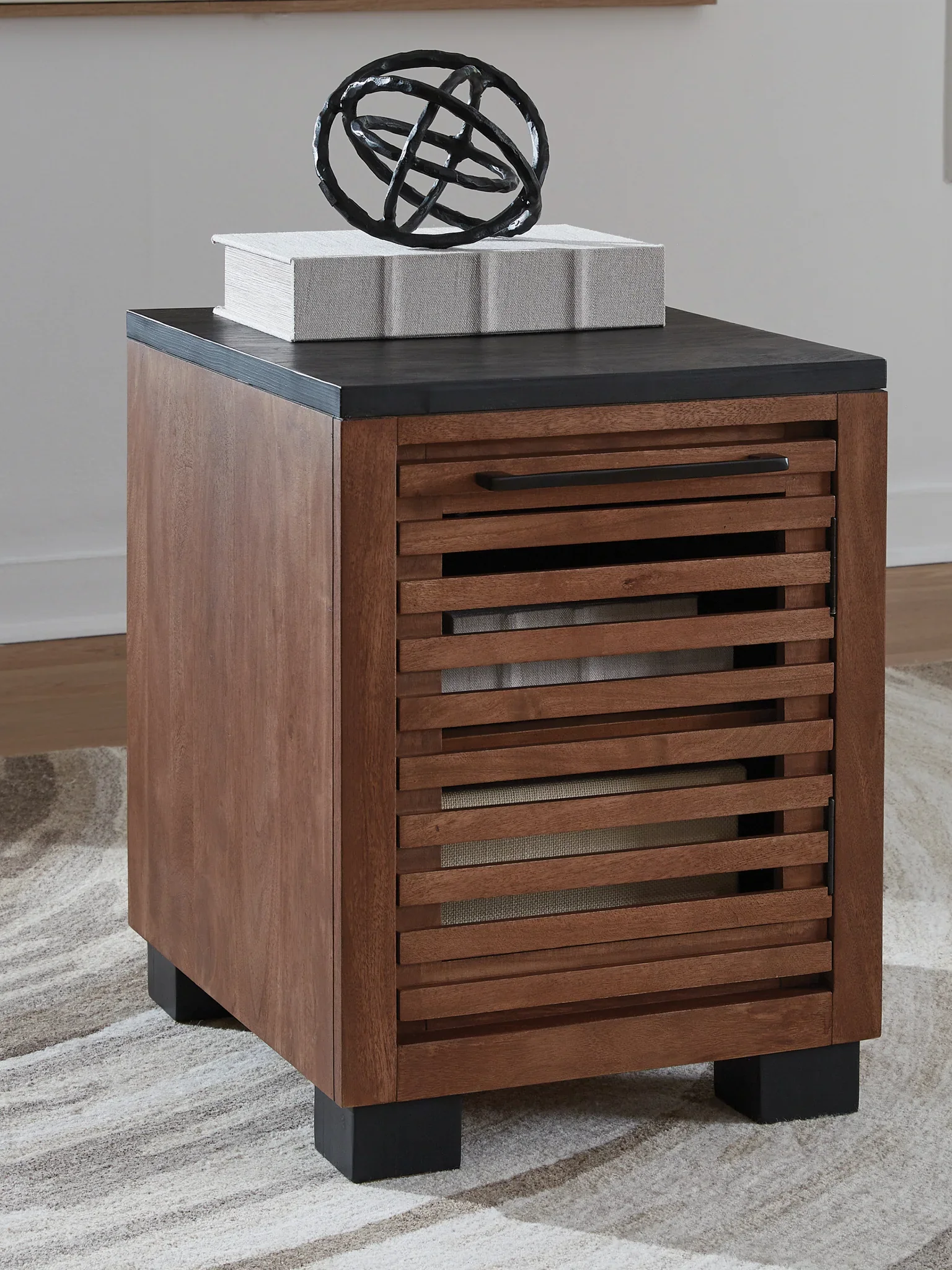 Kallari - Warm Brown / Black - Chair Side End Table - Image 2
