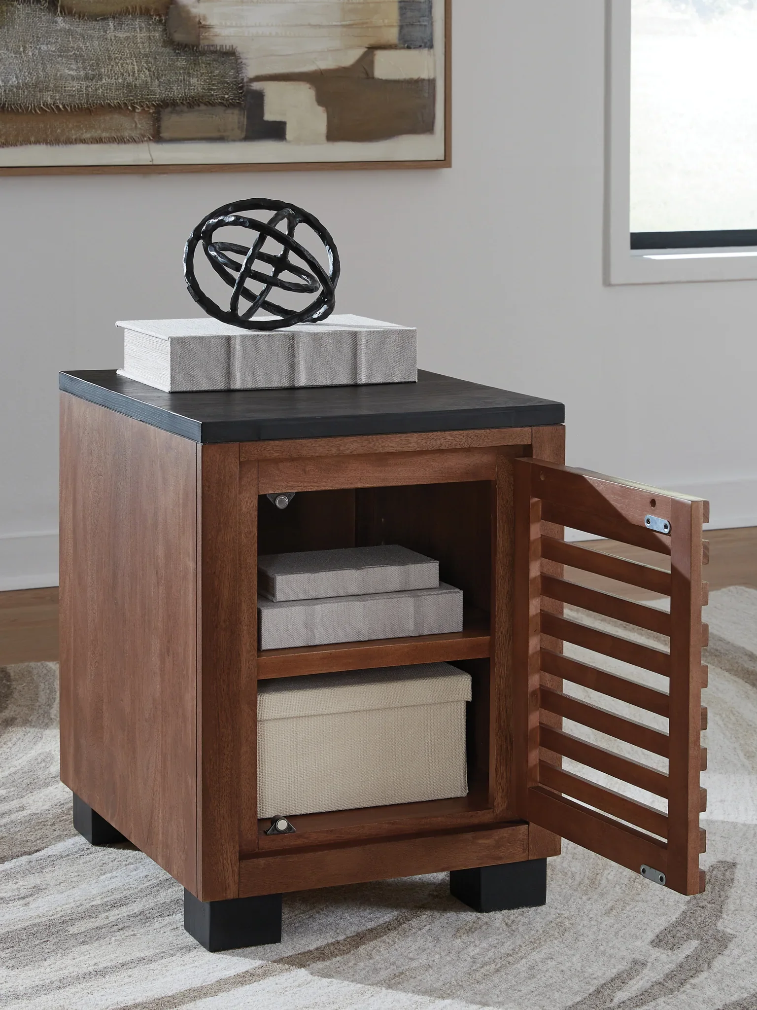 Kallari - Warm Brown / Black - Chair Side End Table - Image 6