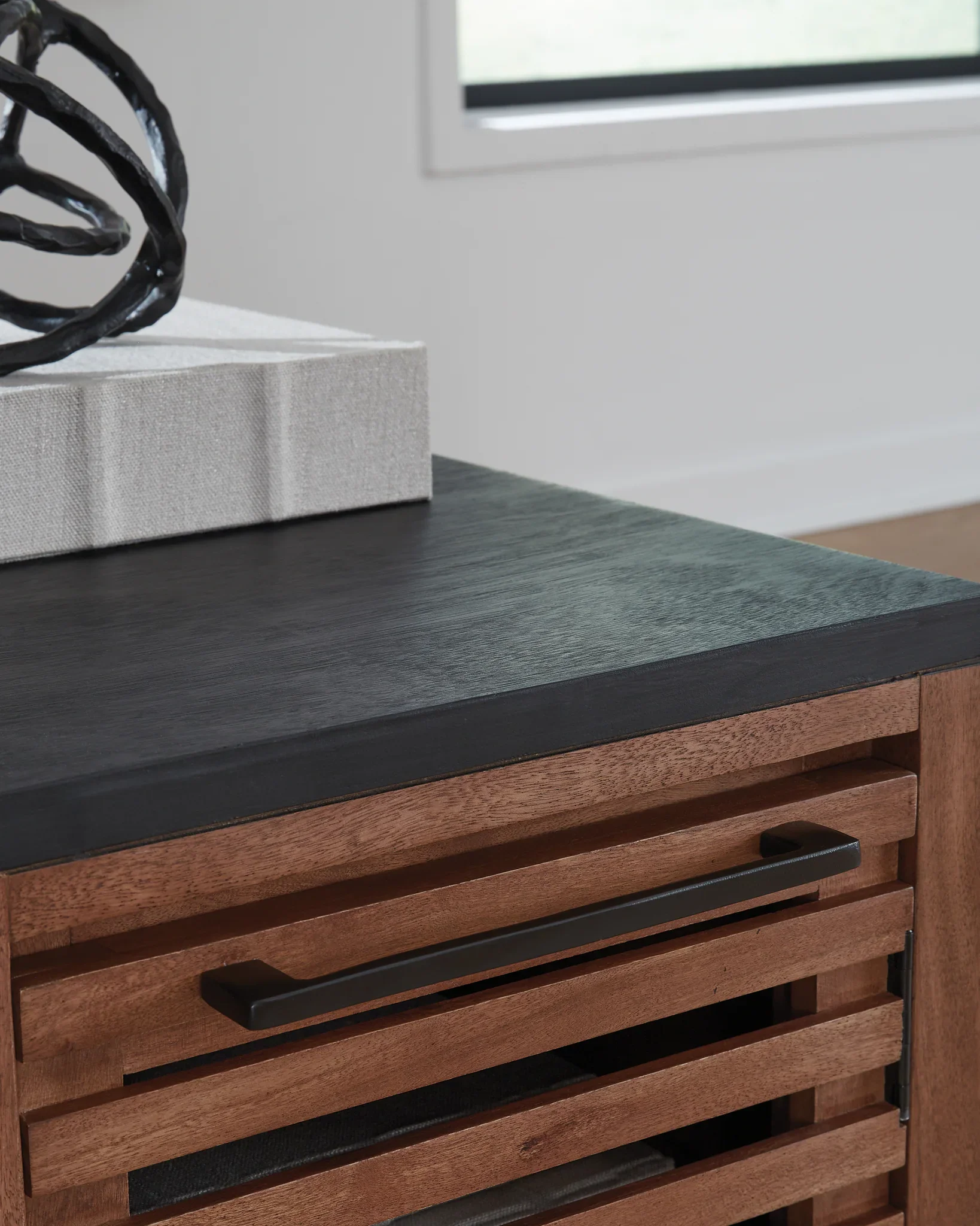 Kallari - Warm Brown / Black - Chair Side End Table - Image 7