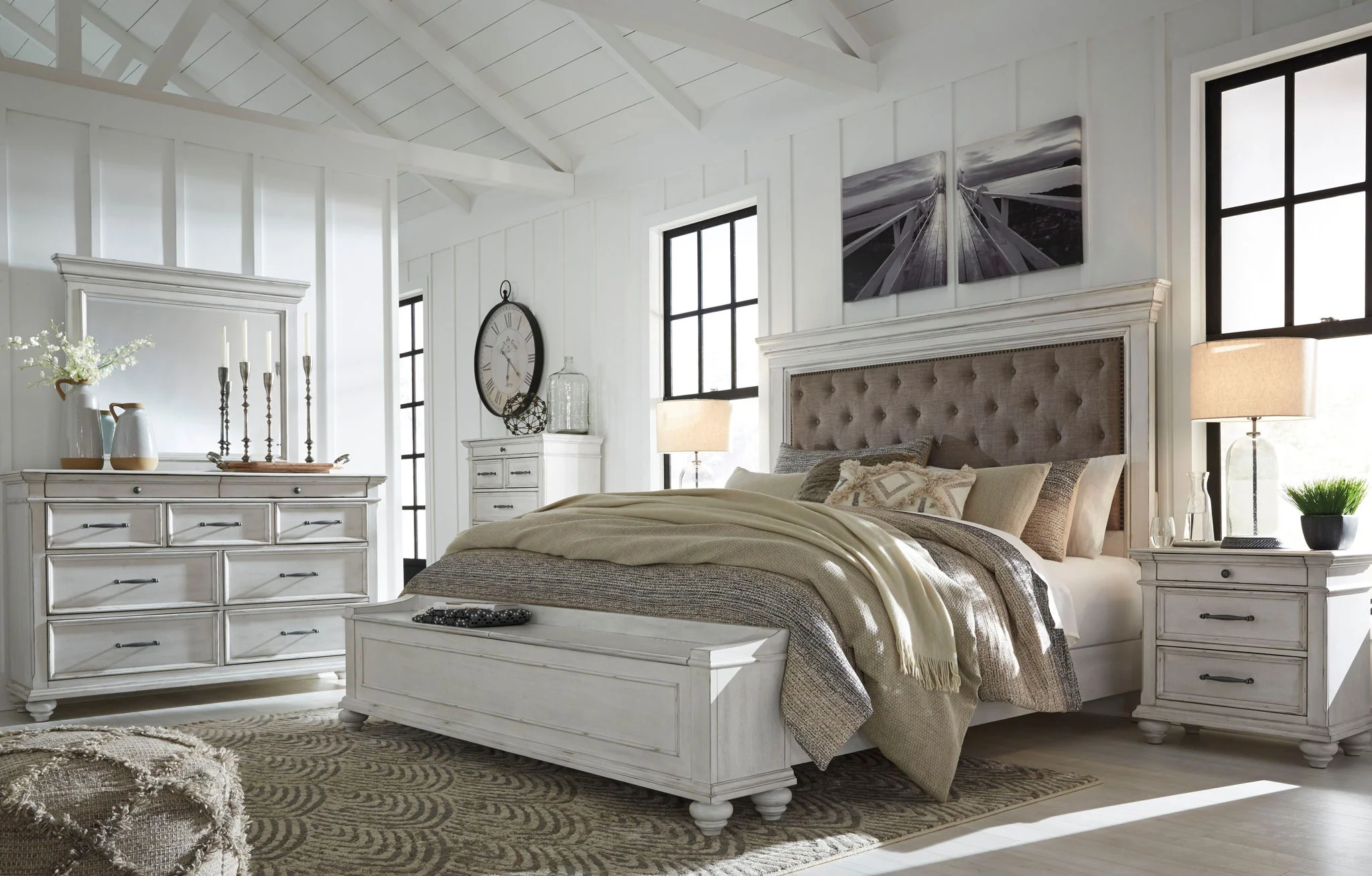 Kanwyn - Whitewash - Queen Upholstered Bed With Storage Bench - Image 3