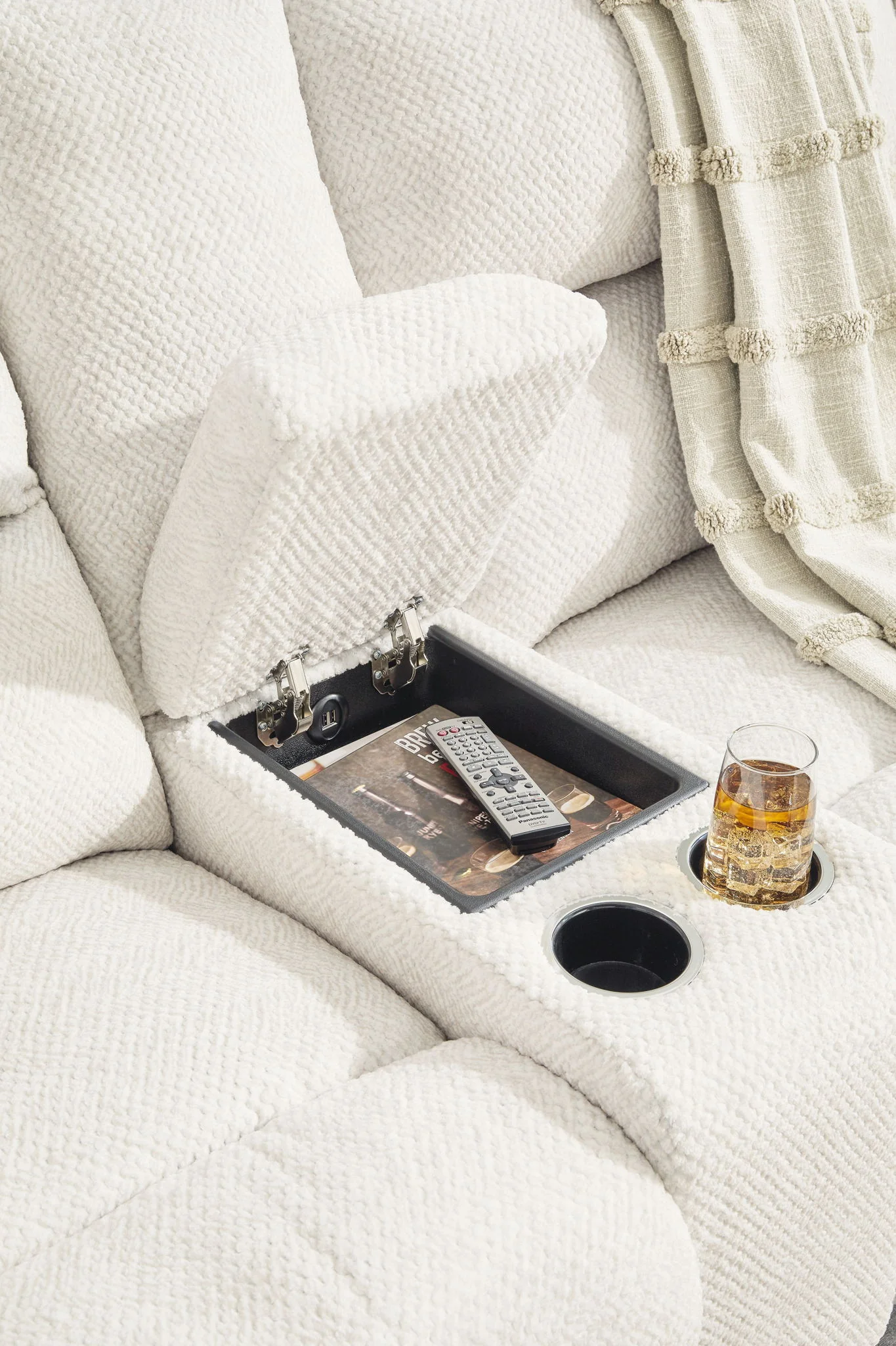Keensburg - Linen - 3-Piece Power Reclining Sectional With Raf Power Reclining Loveseat With Console - Image 3