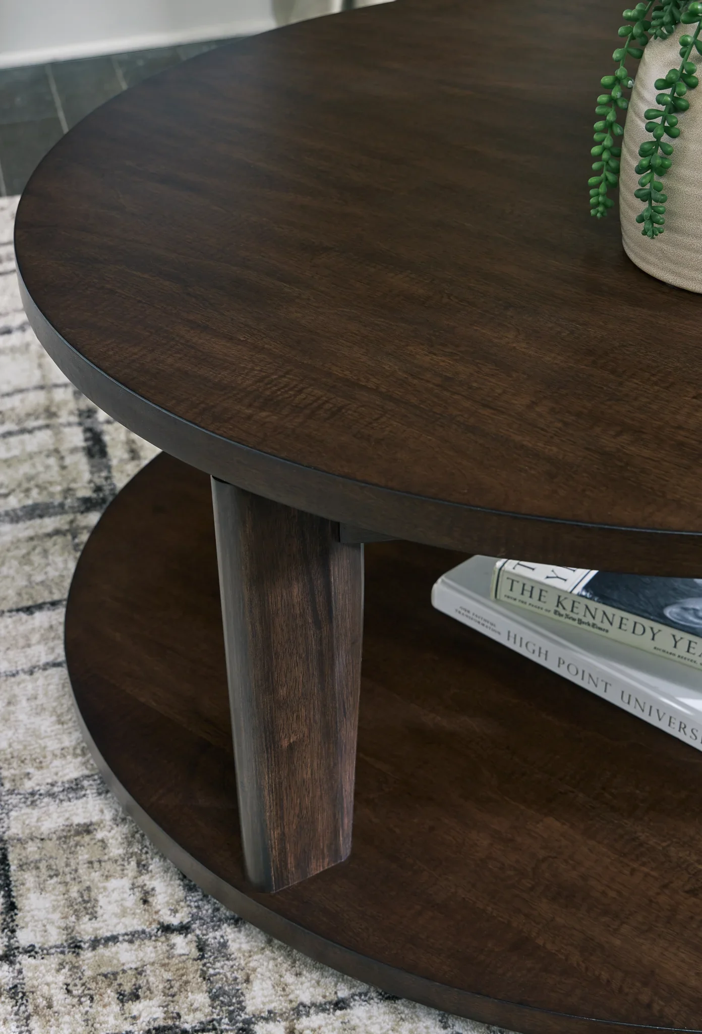 Korestone 2 - Dark Brown - Round Cocktail Table - Image 7