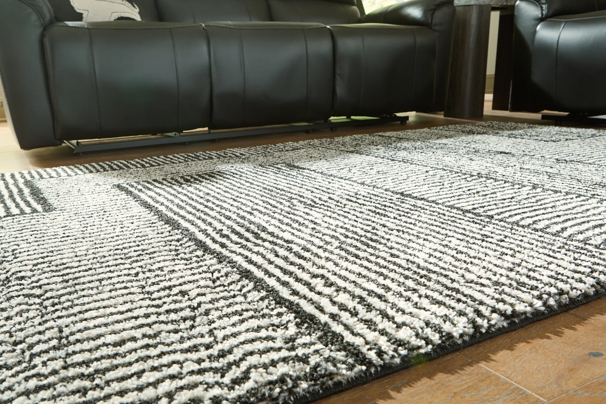 Kurtmen - Black / Ivory - Medium Rug - 5' x 7' - Image 3
