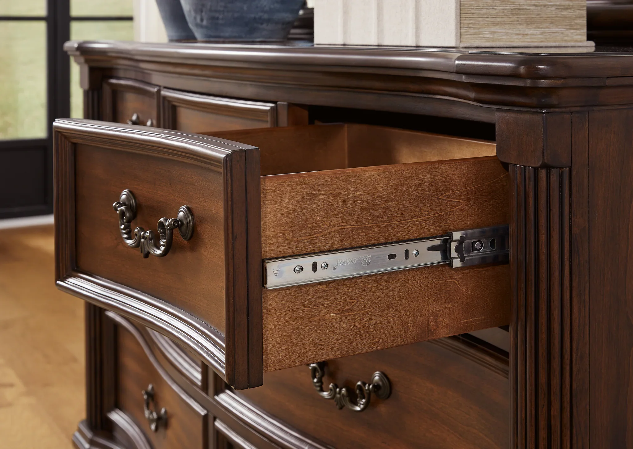 Lavinton - Brown - Dresser - Image 7