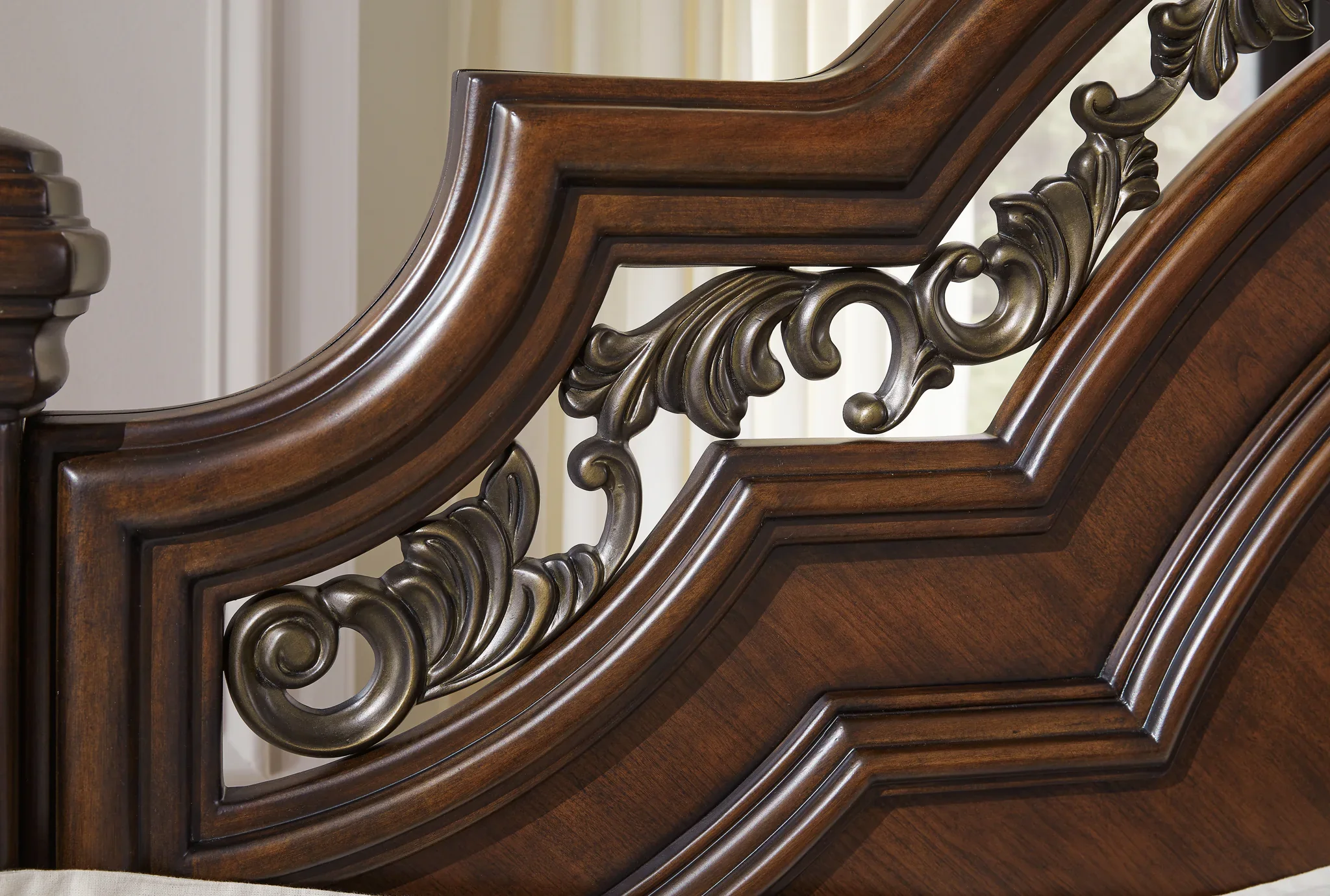 Lavinton - Brown - King Poster Bed - Image 6