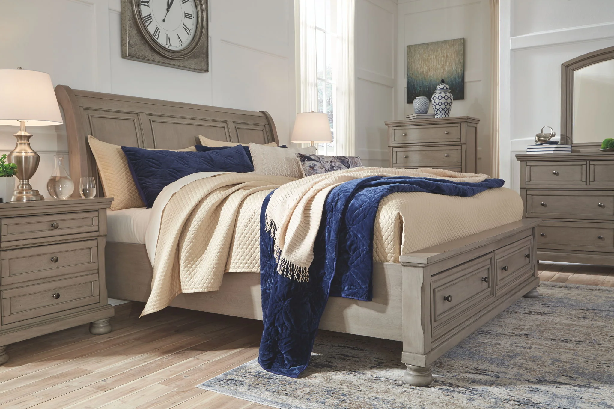Lettner - Light Gray - Queen Sleigh Bed With 2 Storage Drawers - Image 4