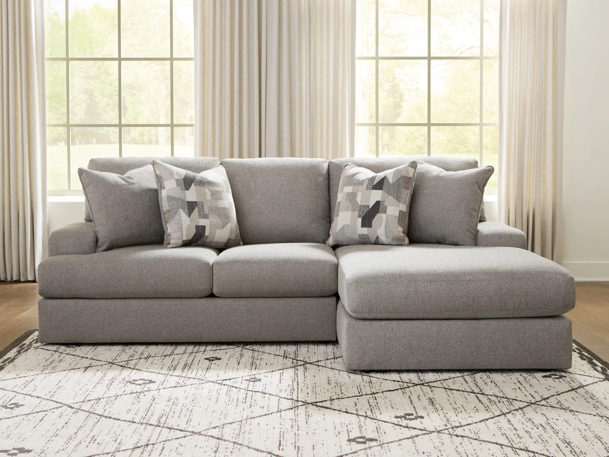 Lindon - 2-Piece Sectional With RAF Corner Chaise - Smoke - Image 2