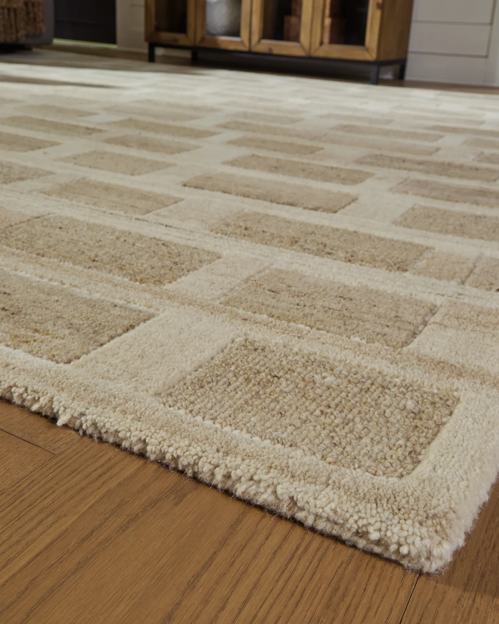 Lisgrove - Tan / Brown / White - Large Rug - 8' x 10' - Image 3