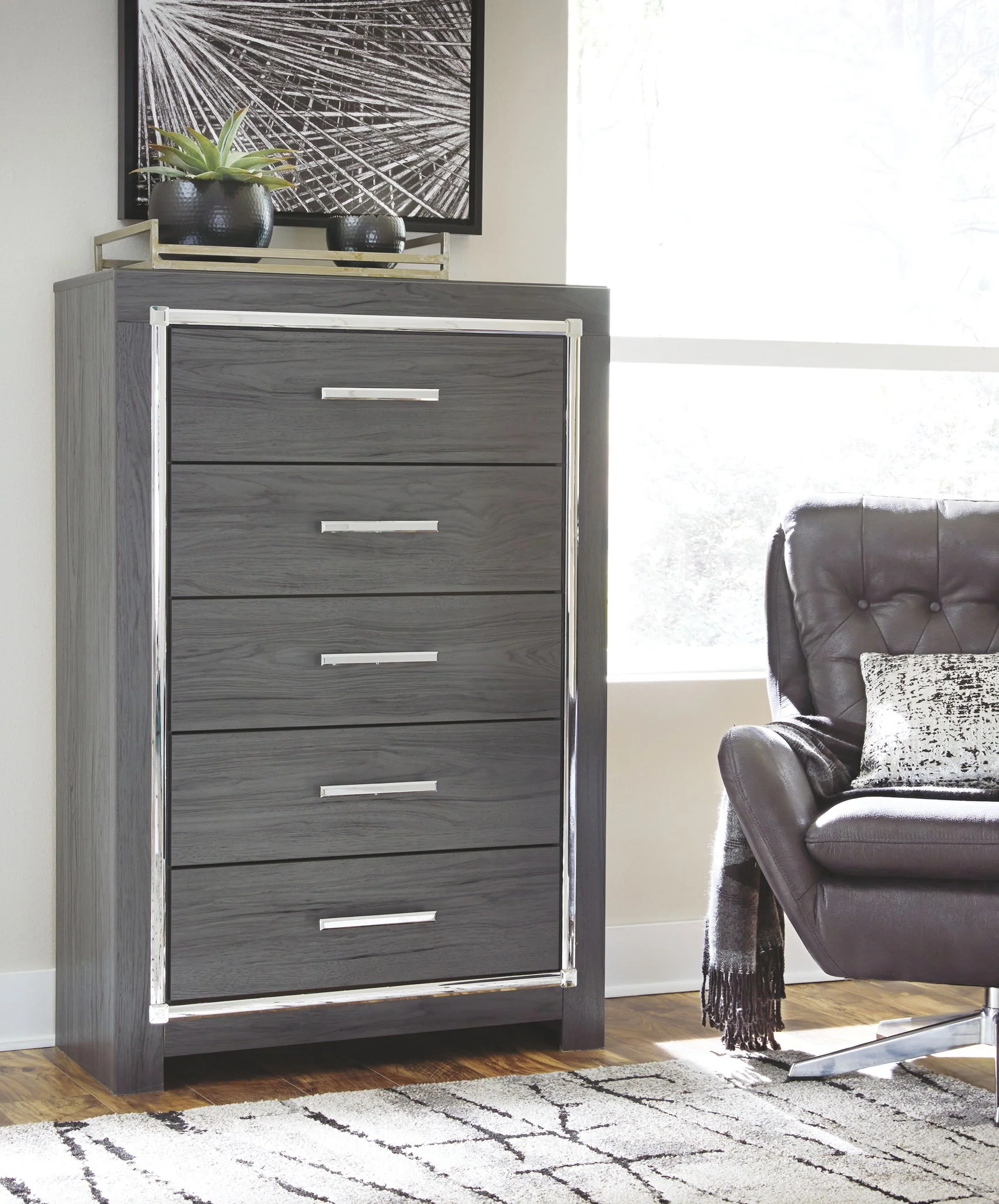 Lodanna - Gray - Five Drawer Chest - Image 2