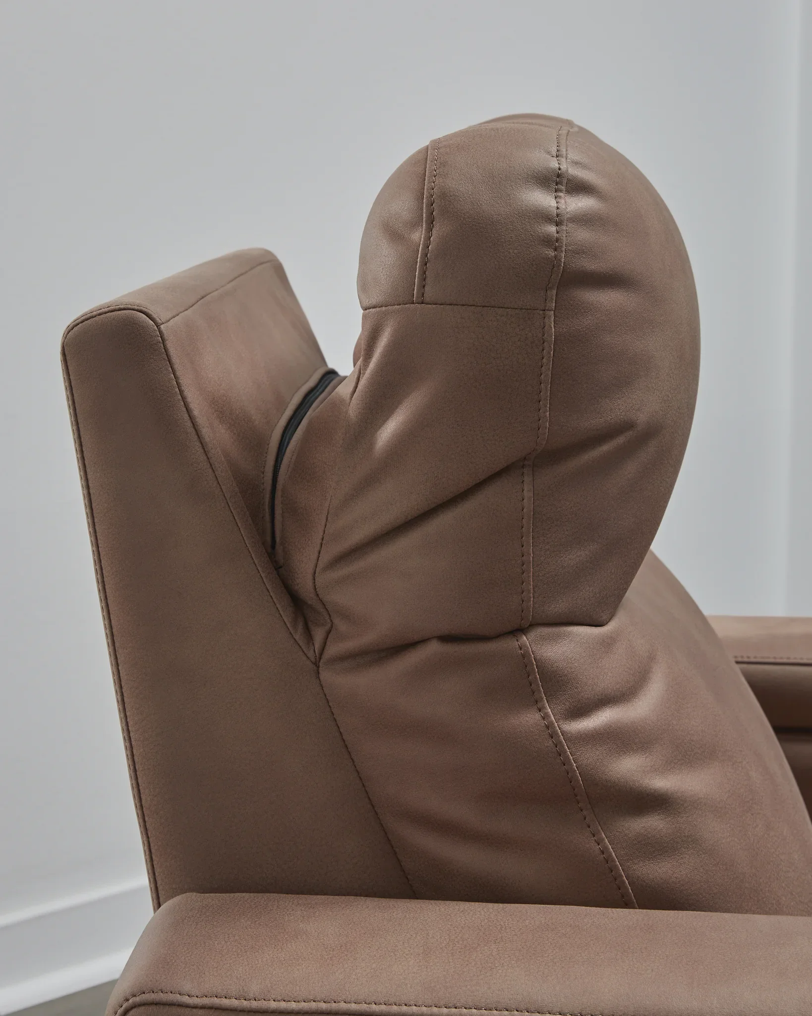 Lorrenton - Caramel - Glider Power Recliner With Audio System - Image 11