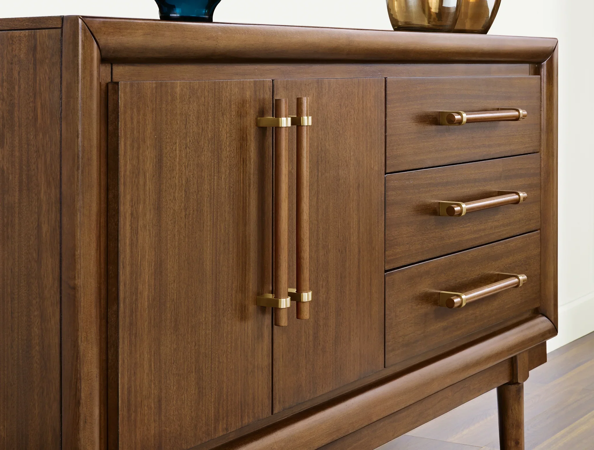 Lyncott - Brown - Dining Room Server - Image 7