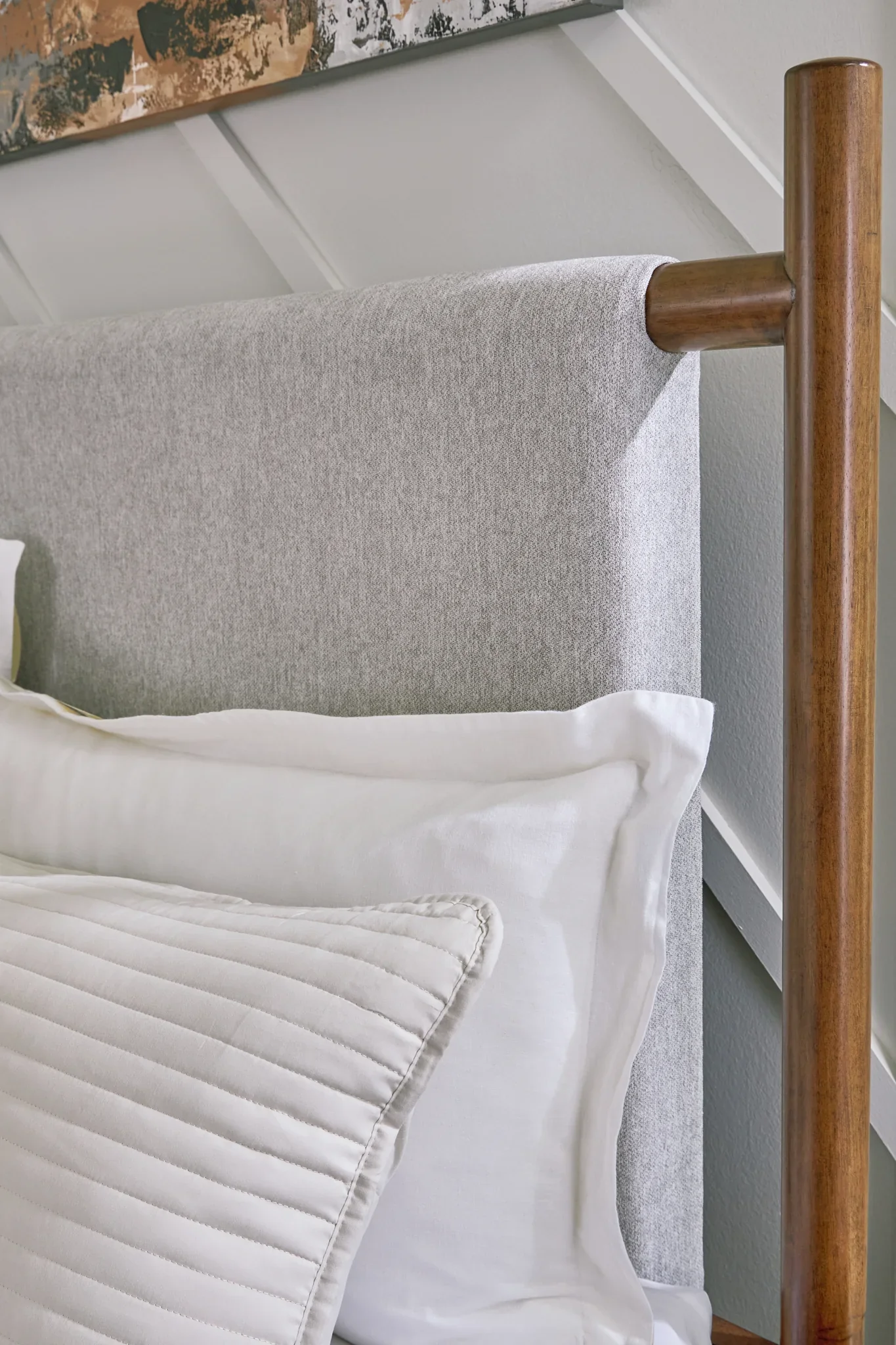 Lyncott - Brown - Queen Upholstered Panel Bed - Image 5