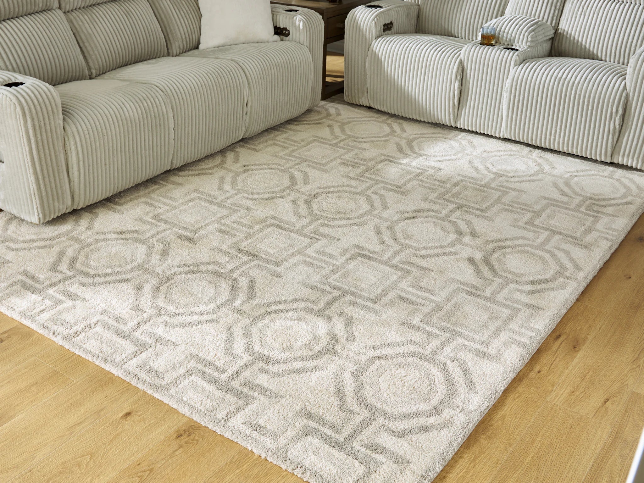 Maconville - Ivory / Gray - Large Rug - 8' x 10' - Image 2