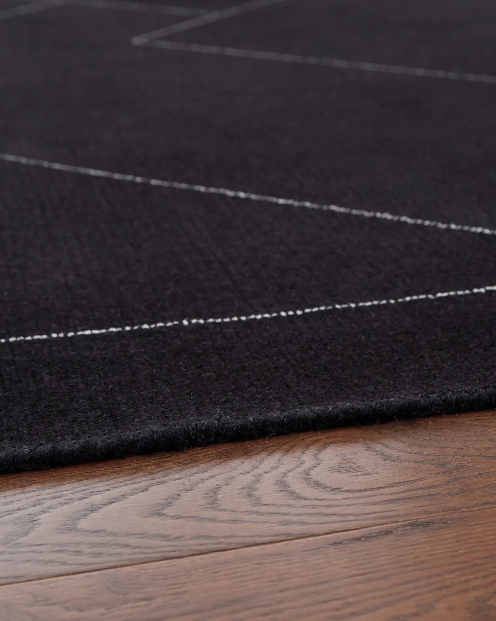 Marav - Black / White - Medium Rug - 5' x 7' - Image 3