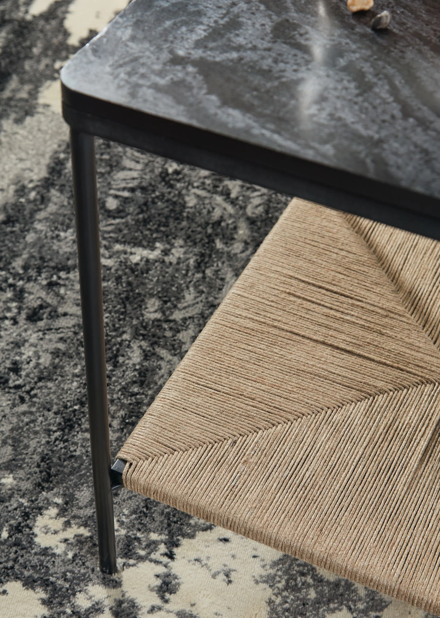 Minrich - Black / Natural - Accent Table - Image 5