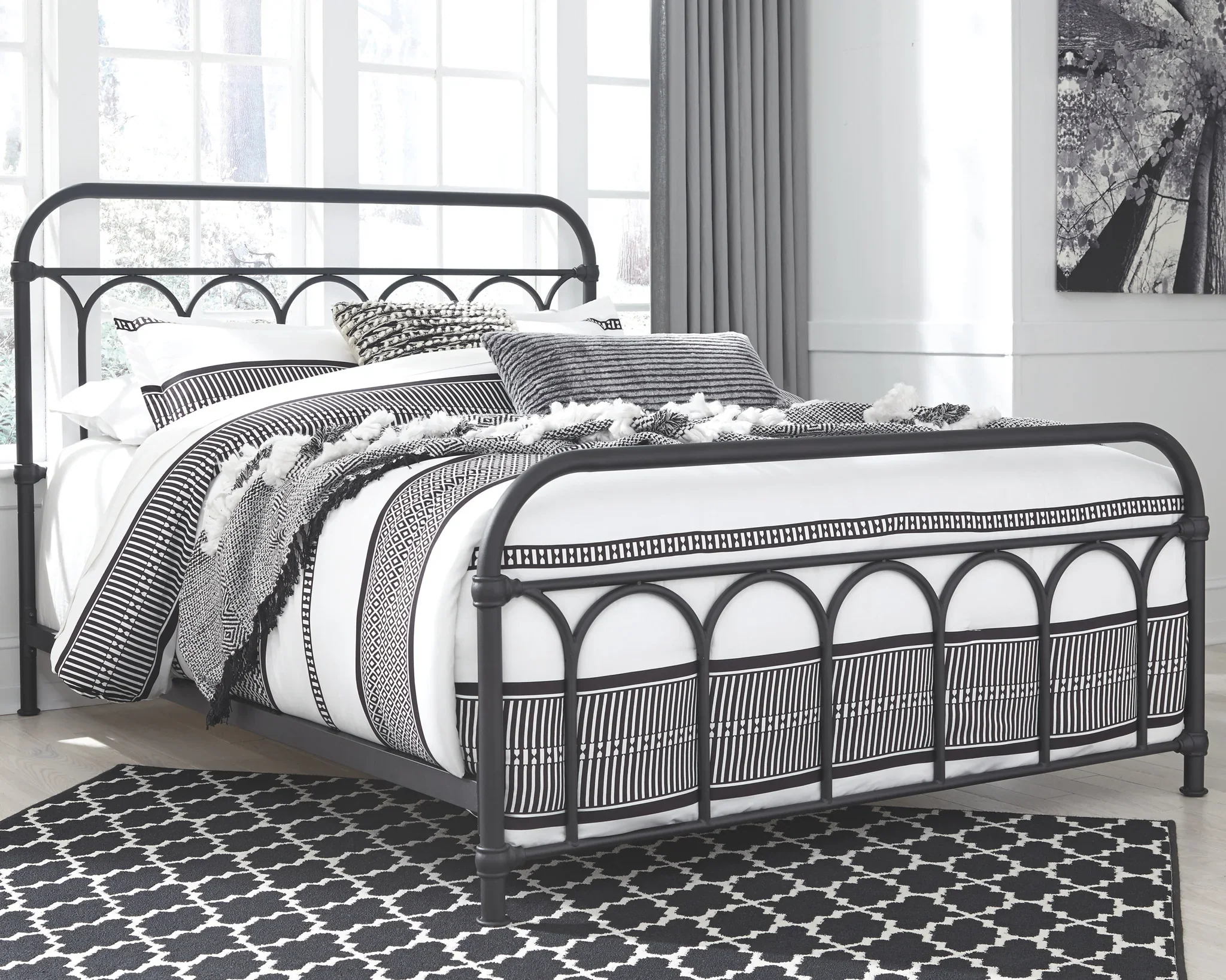 Nashburg - Black - Queen Metal Bed - Image 2