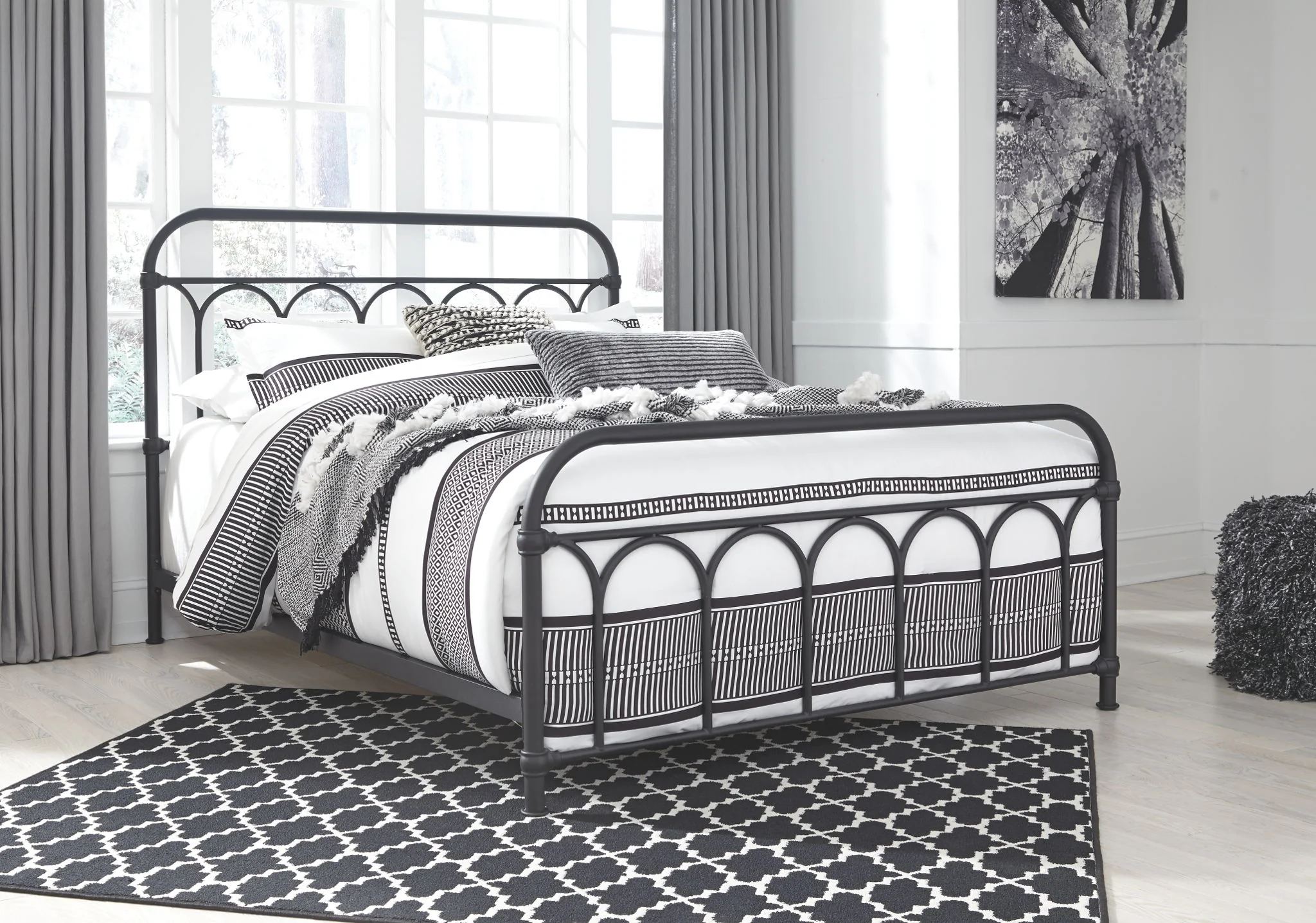 Nashburg - Black - Queen Metal Bed - Image 7