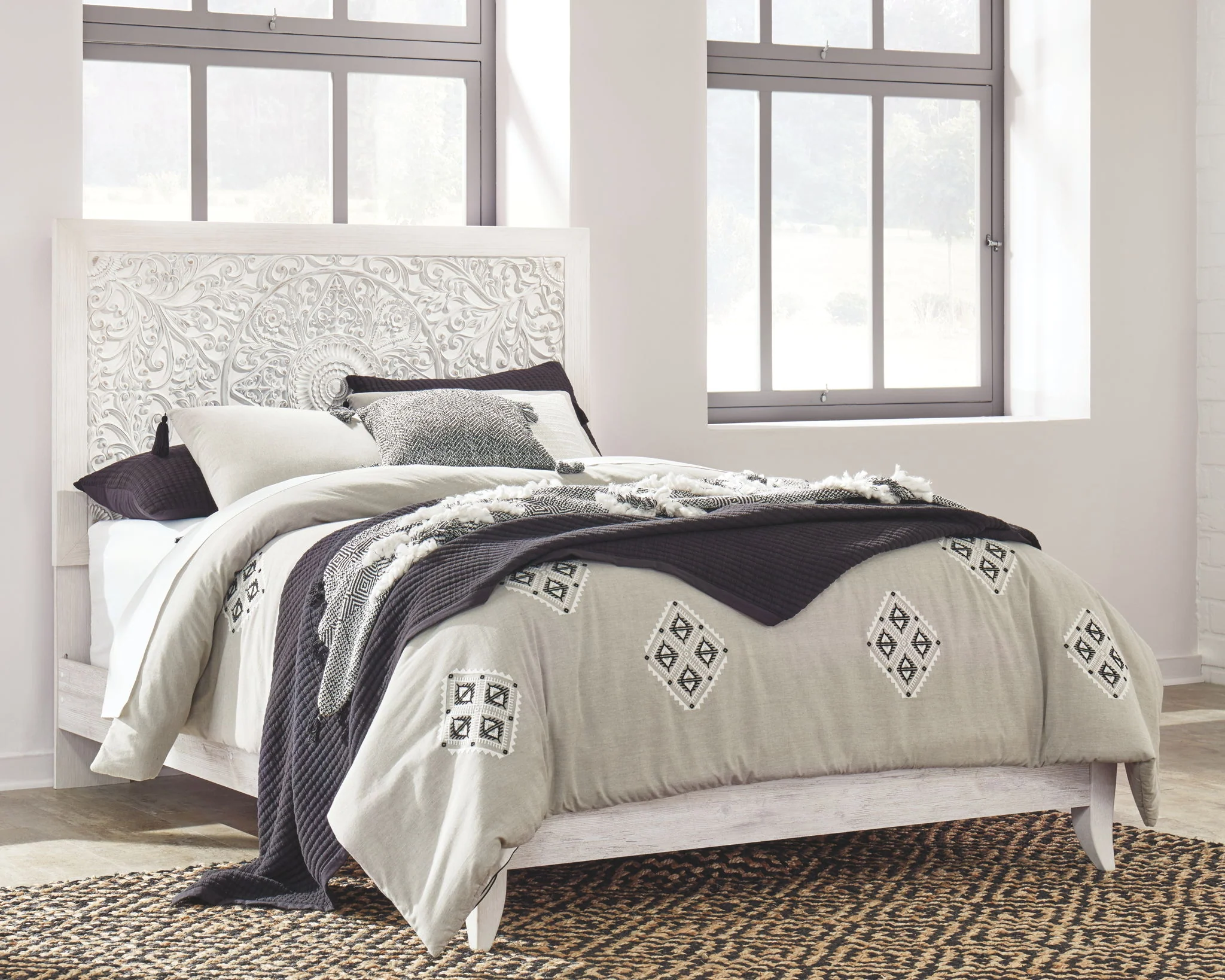 Paxberry - Whitewash - Queen Panel Bed - Image 2