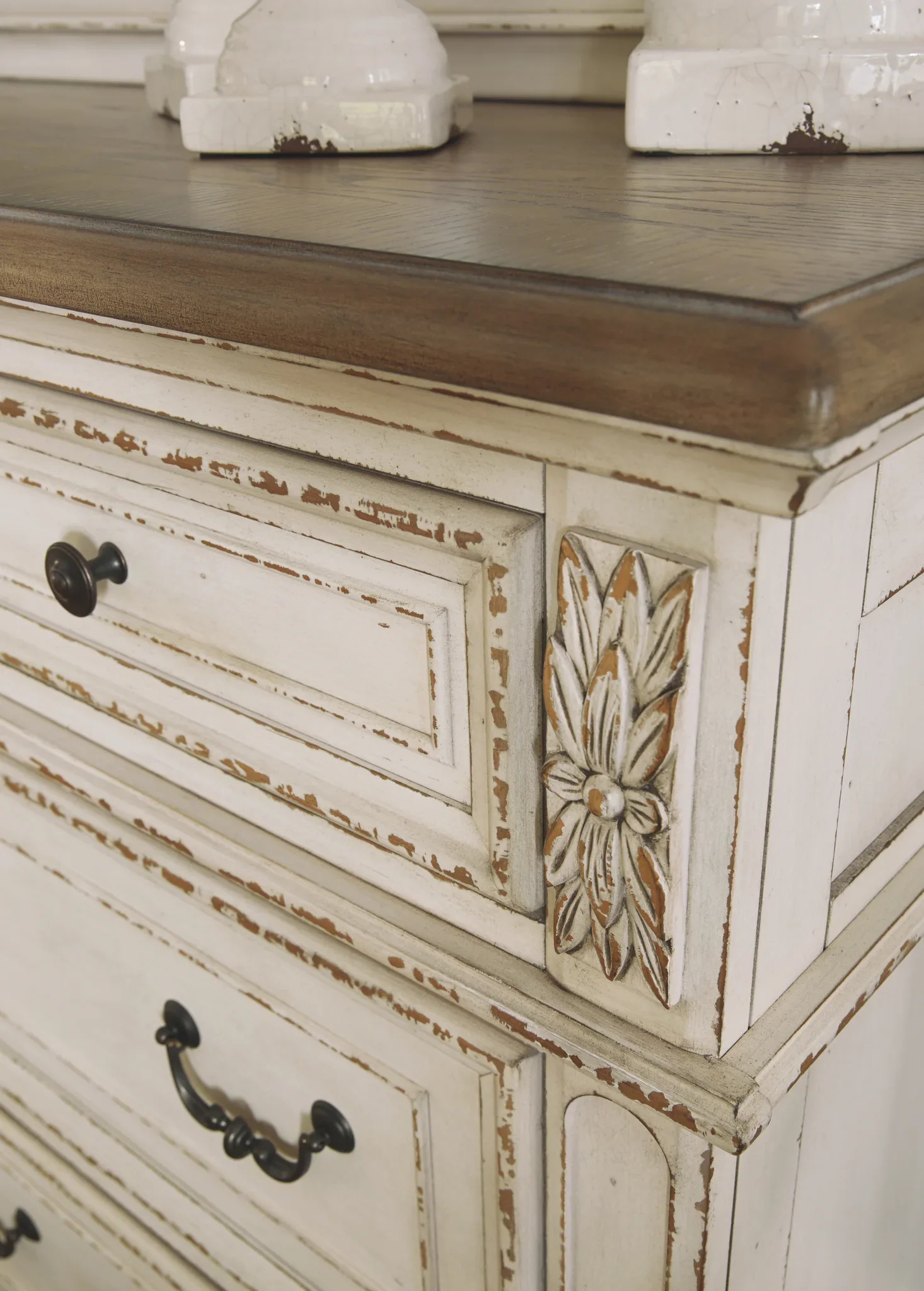 Realyn - White / Brown / Beige - Dresser - 7-drawer - Image 6
