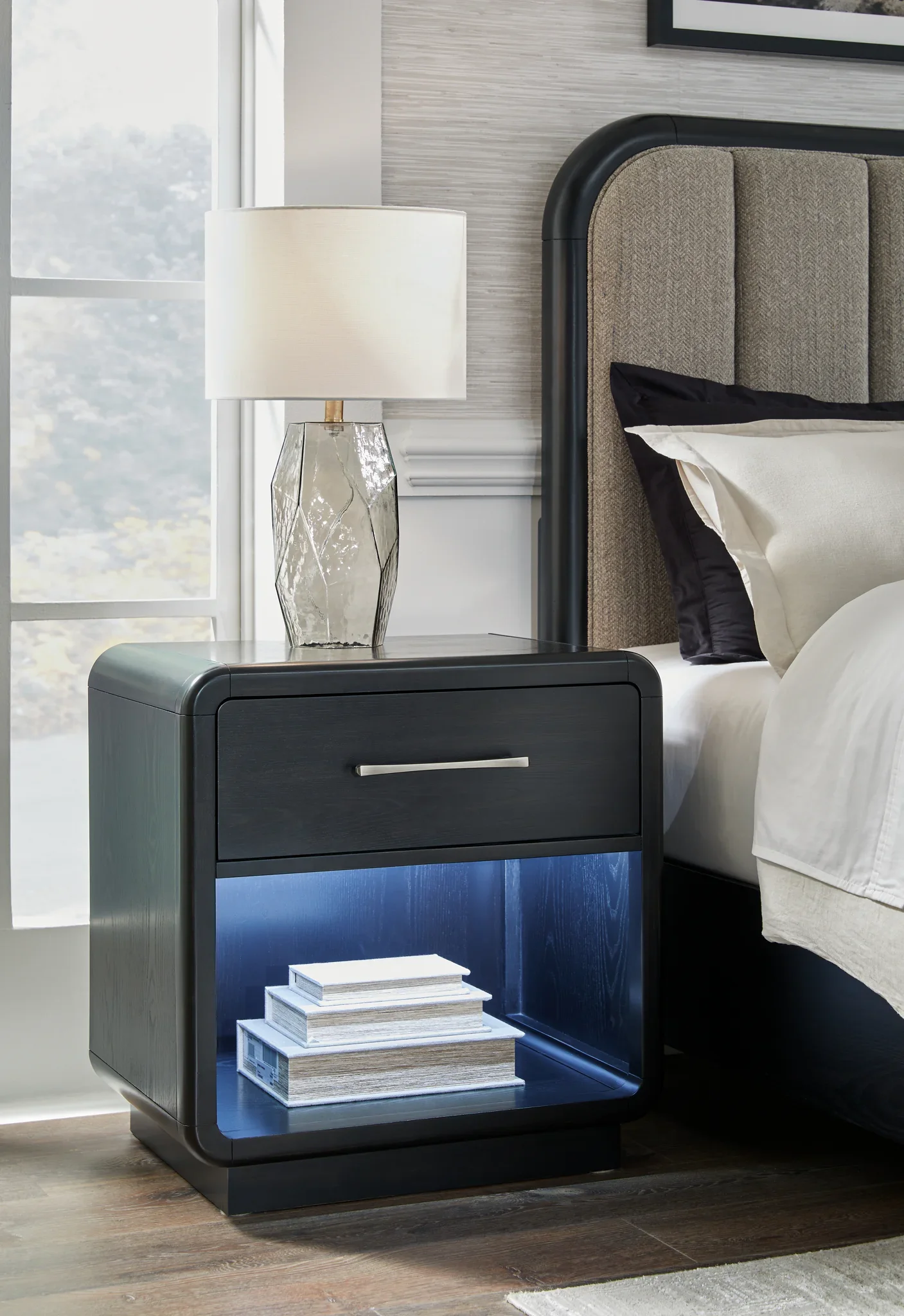 Rowanbeck - Black - One Drawer Night Stand - Image 2