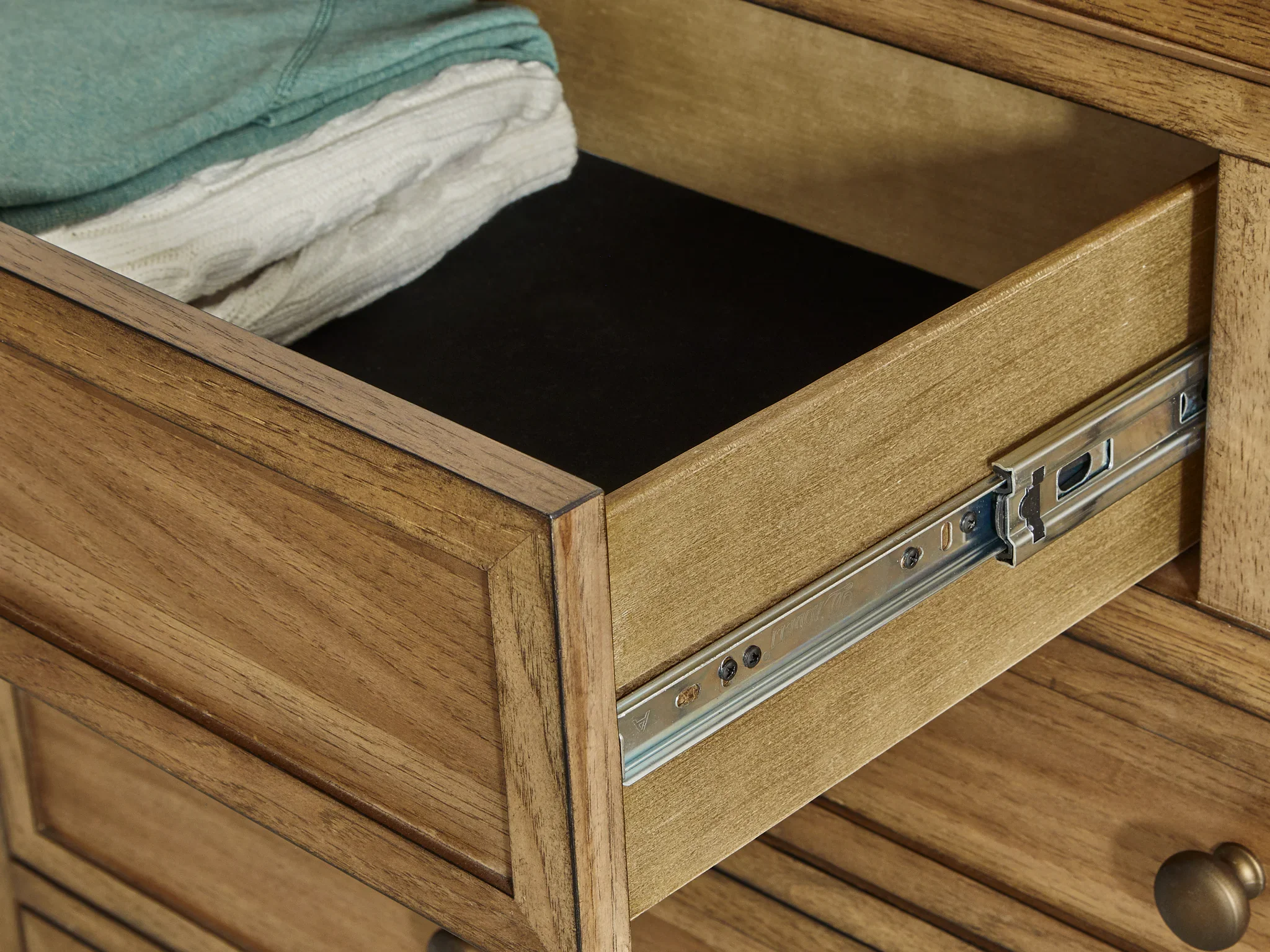 Sharlance - Brown - Dresser and Mirror - Image 4