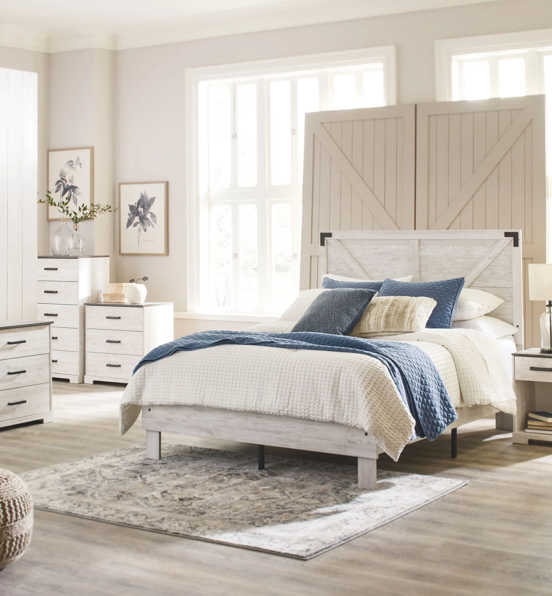 Shawburn - Whitewash - Queen Panel Platform Bed - Image 3