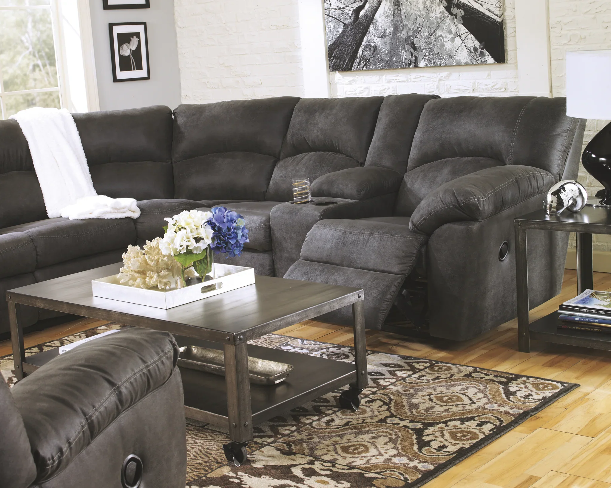 Tambo - Pewter - 3 Pc. - Right Arm Facing Loveseat with Console 2 Pc Sectional, Rocker Recliner - Image 3