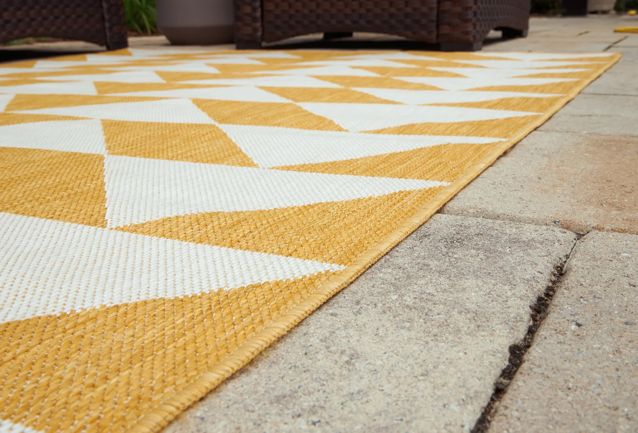 Thomley - Ivory / Yellow - Medium Rug - 5' x 7' - Image 3