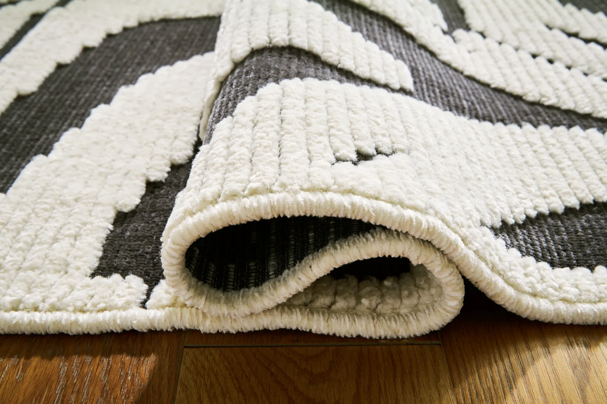 Thomwith - Black / Ivory - Large Rug - 8' x 10' - Image 2